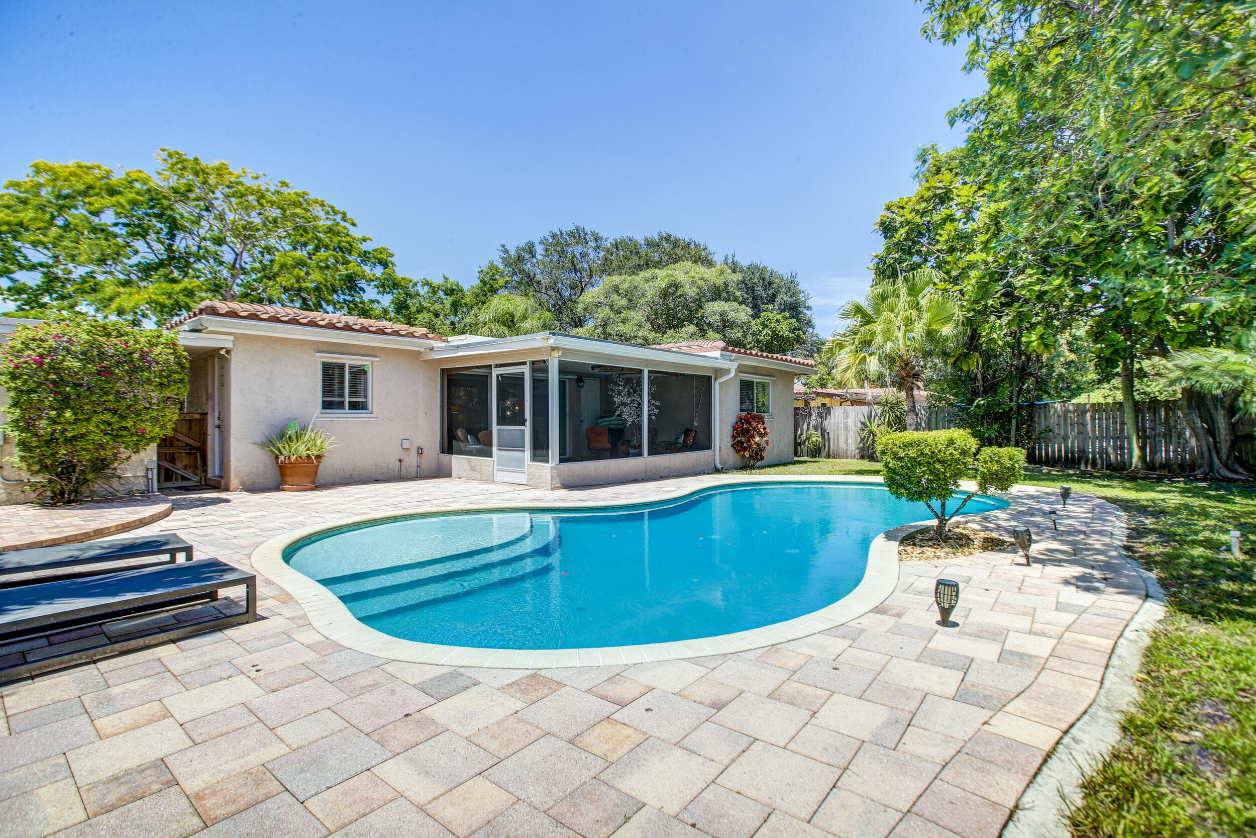 808 SE 13 Court