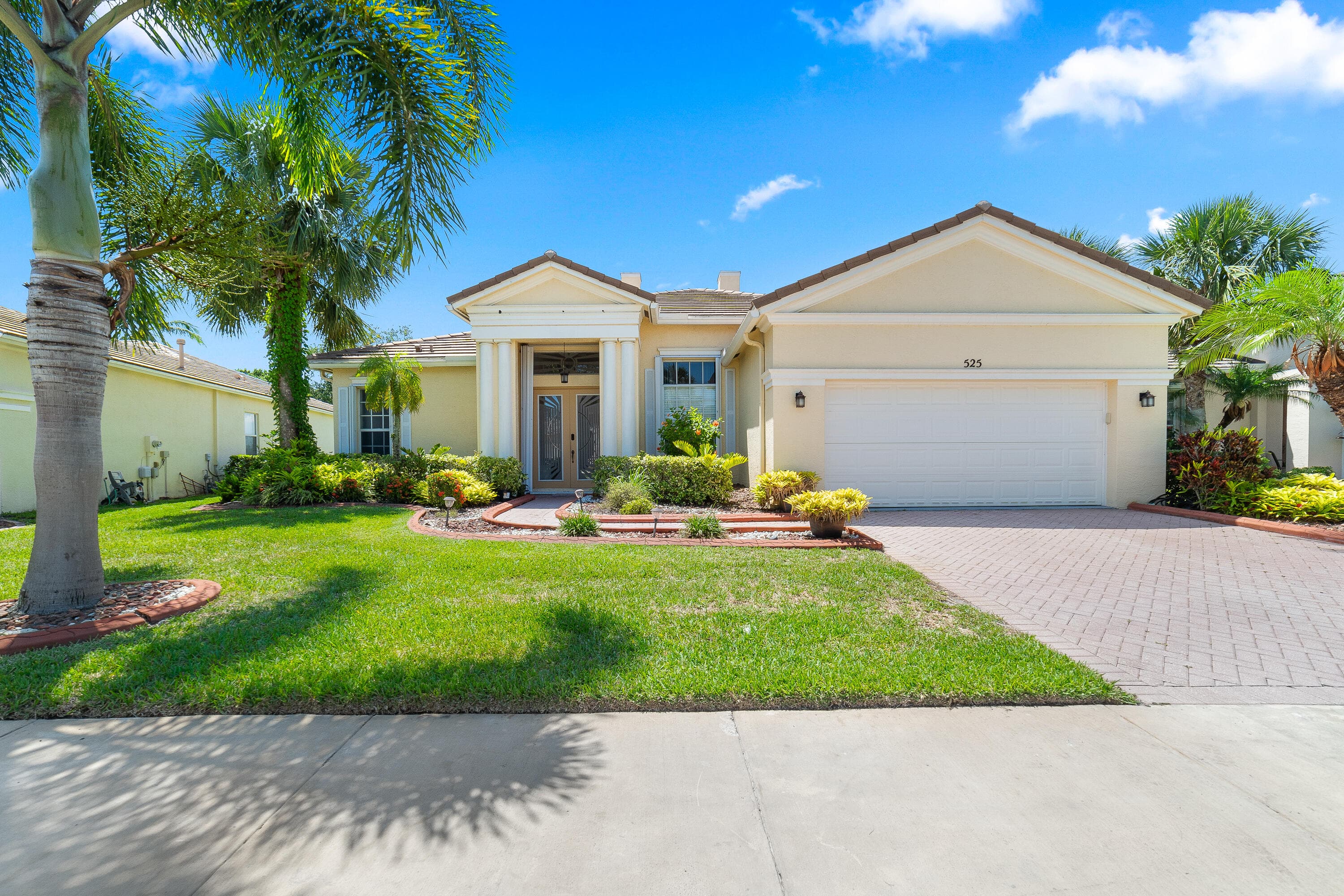 525 SW Lake Manatee Way