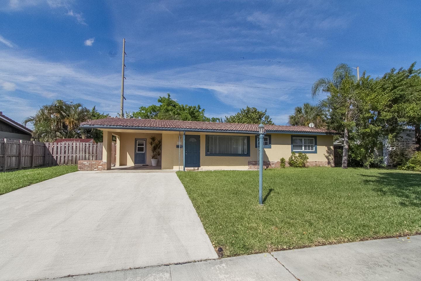 927 W Royal Palm Road