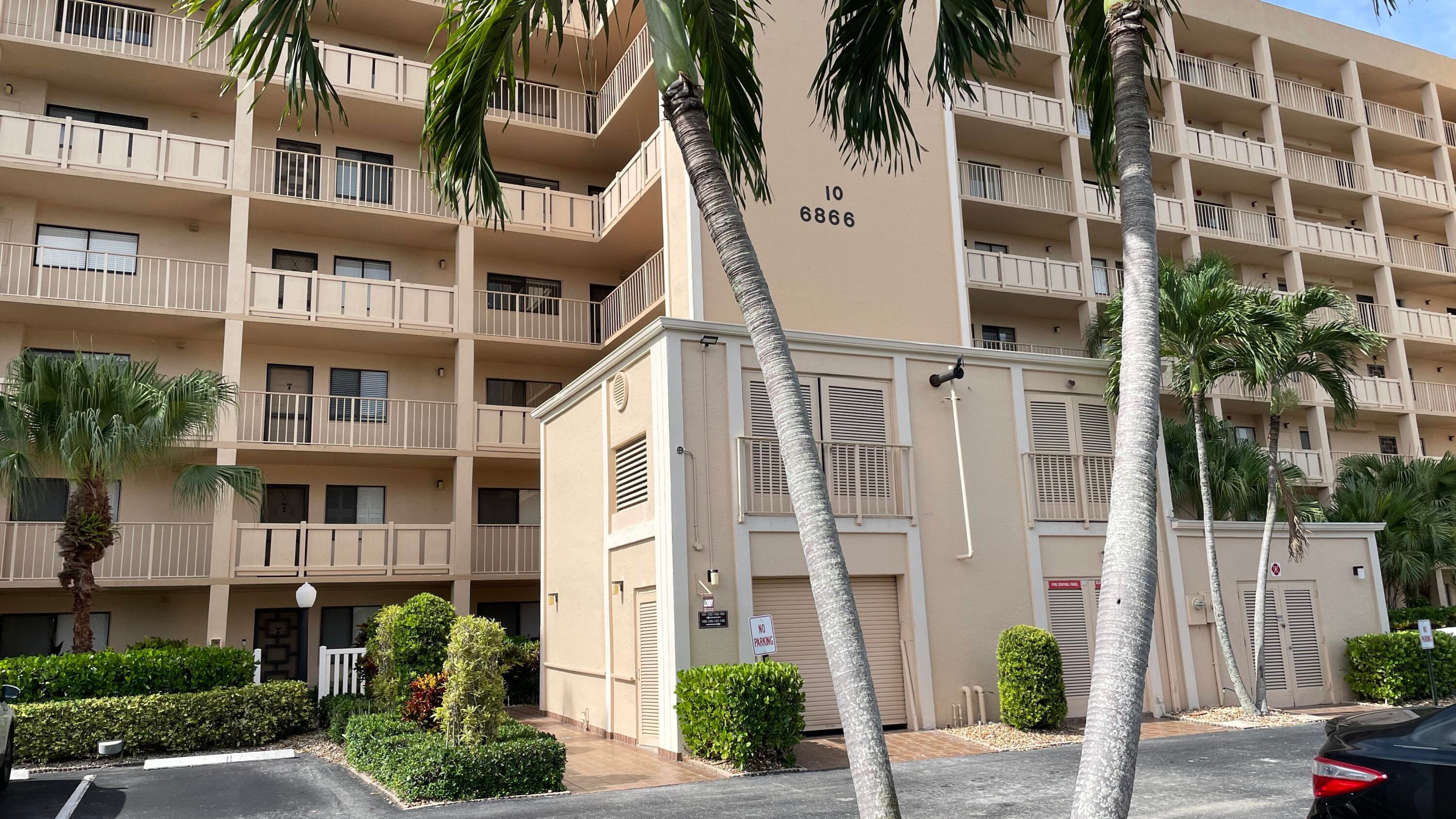 6866 Huntington Lane #305