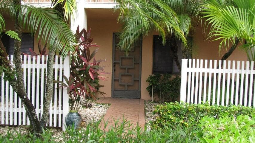 7260 Kinghurst Drive #107