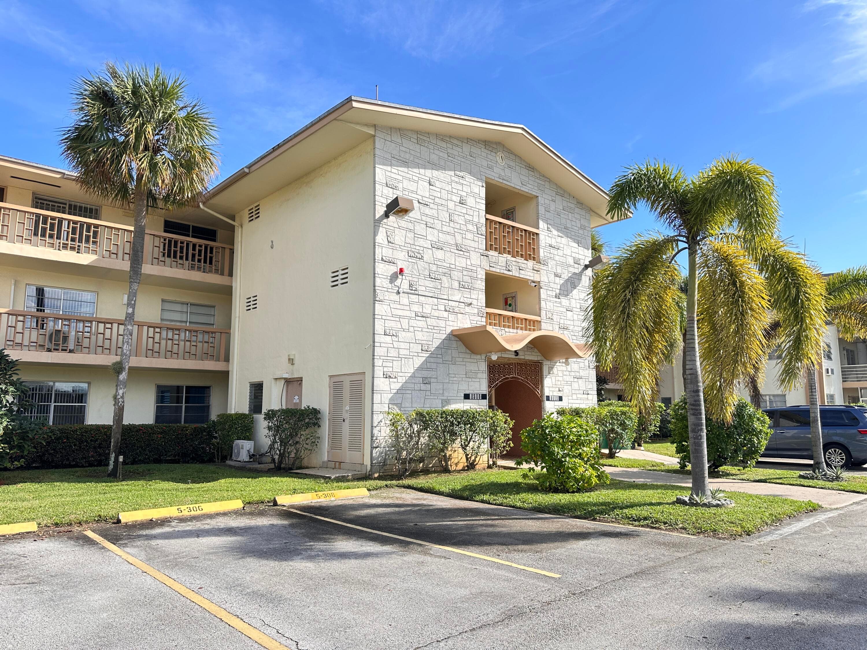 17001 NE 13th Avenue #205