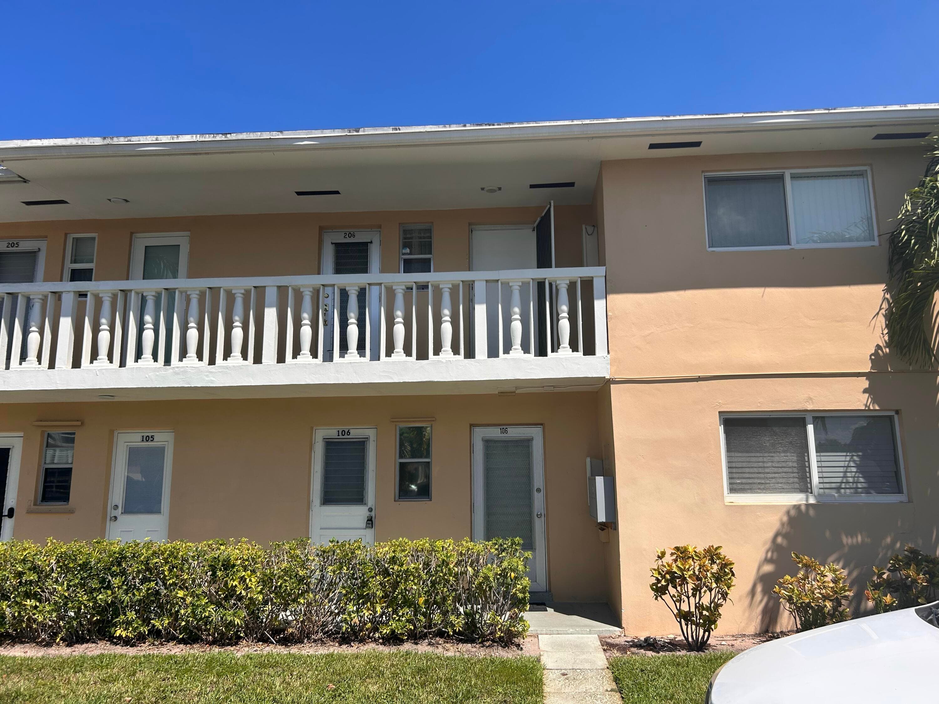 2214 NE 1st Way #106