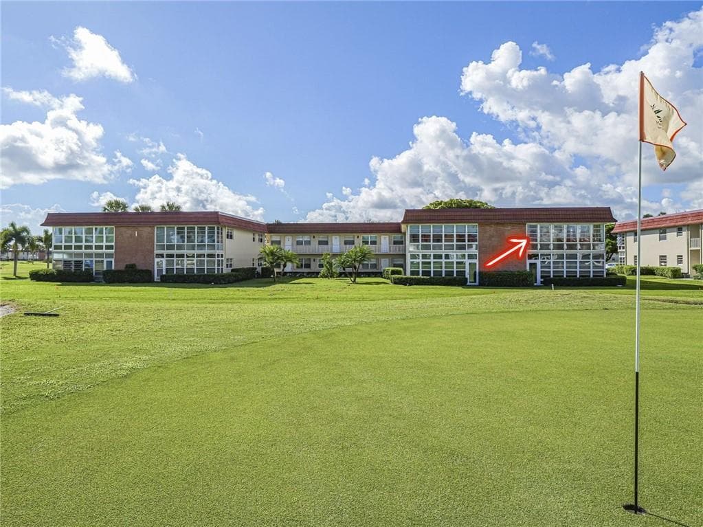 1 Vista Palm Lane #207