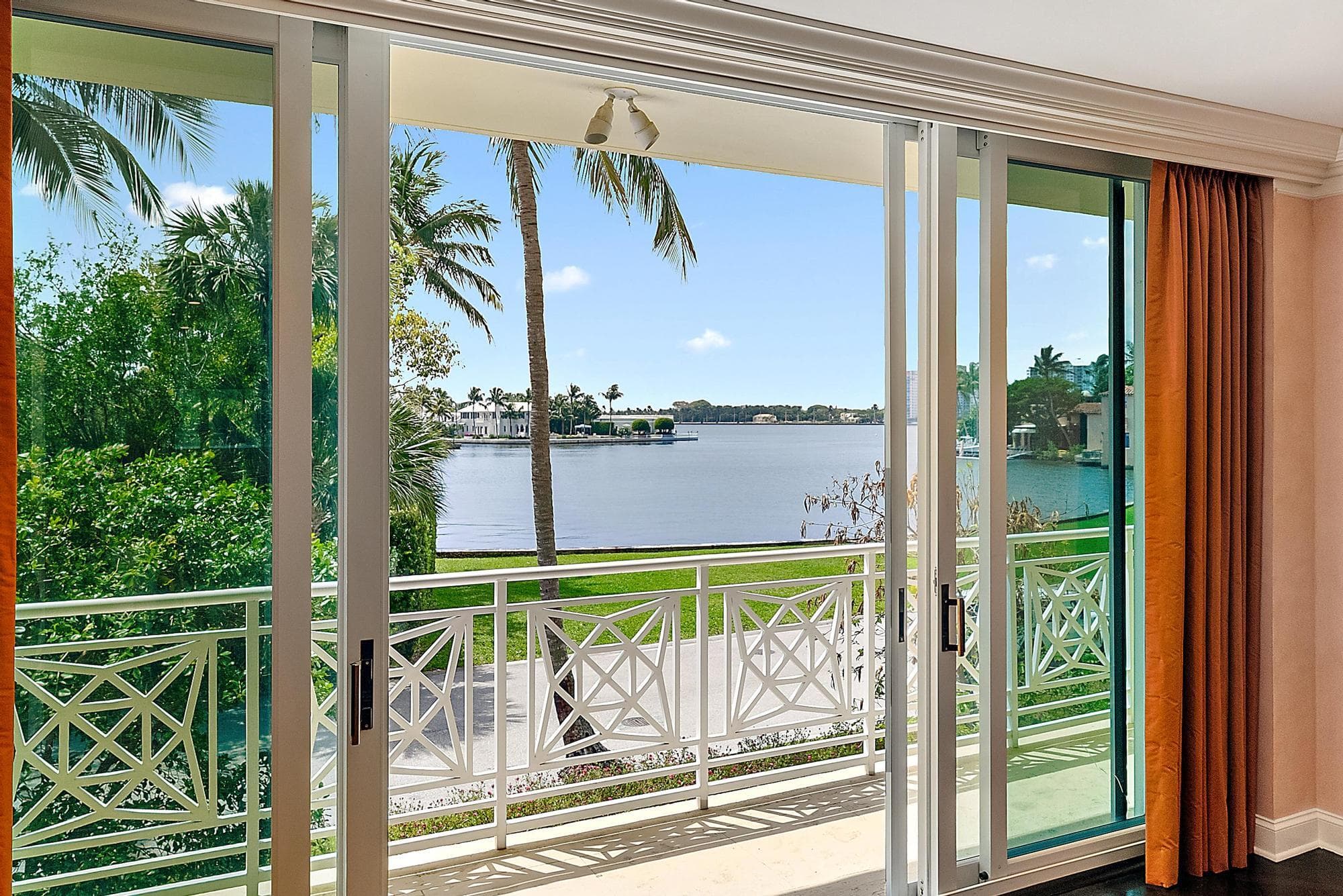 425 Worth Avenue #2f