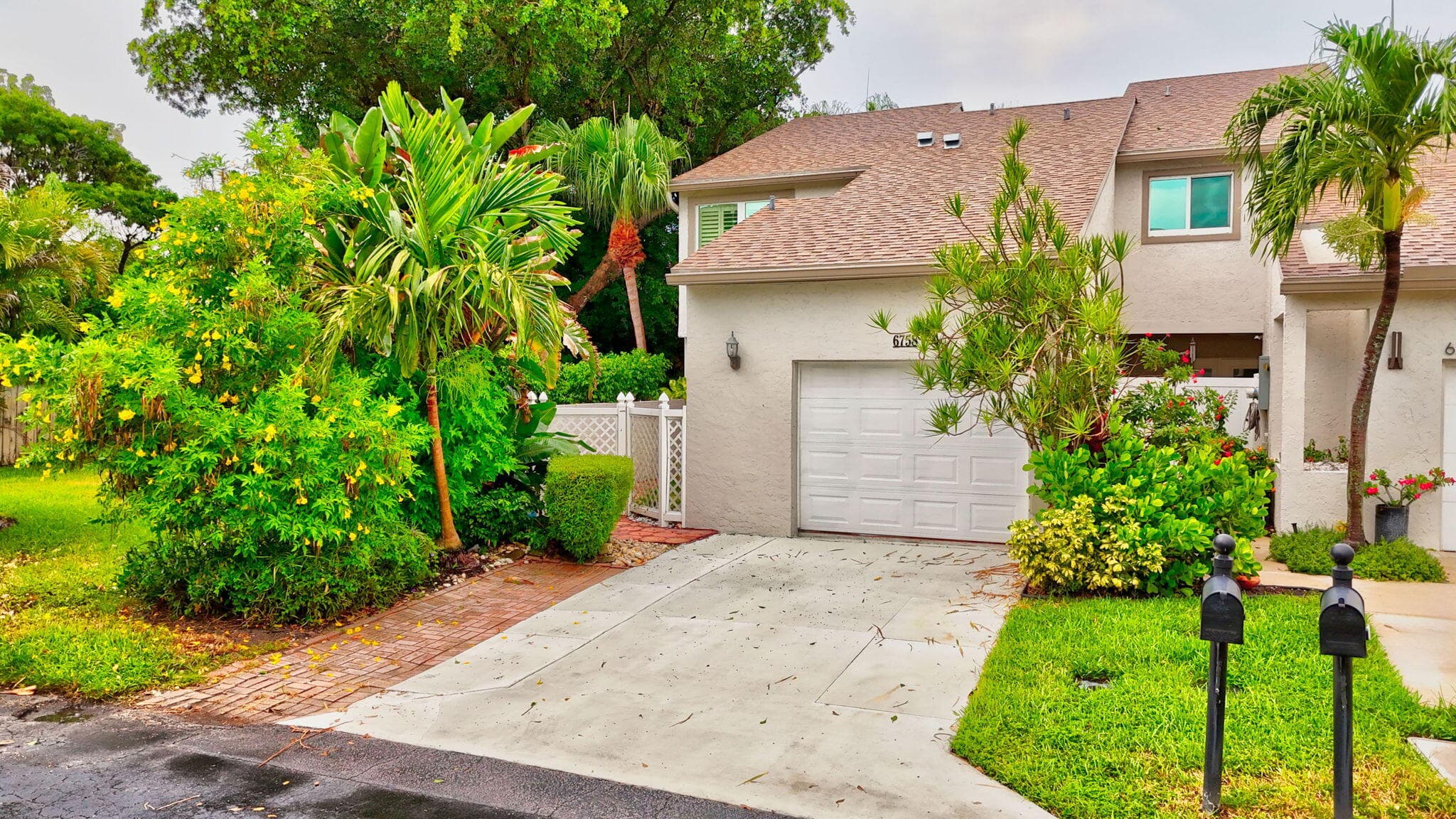 6758 Canary Palm Circle