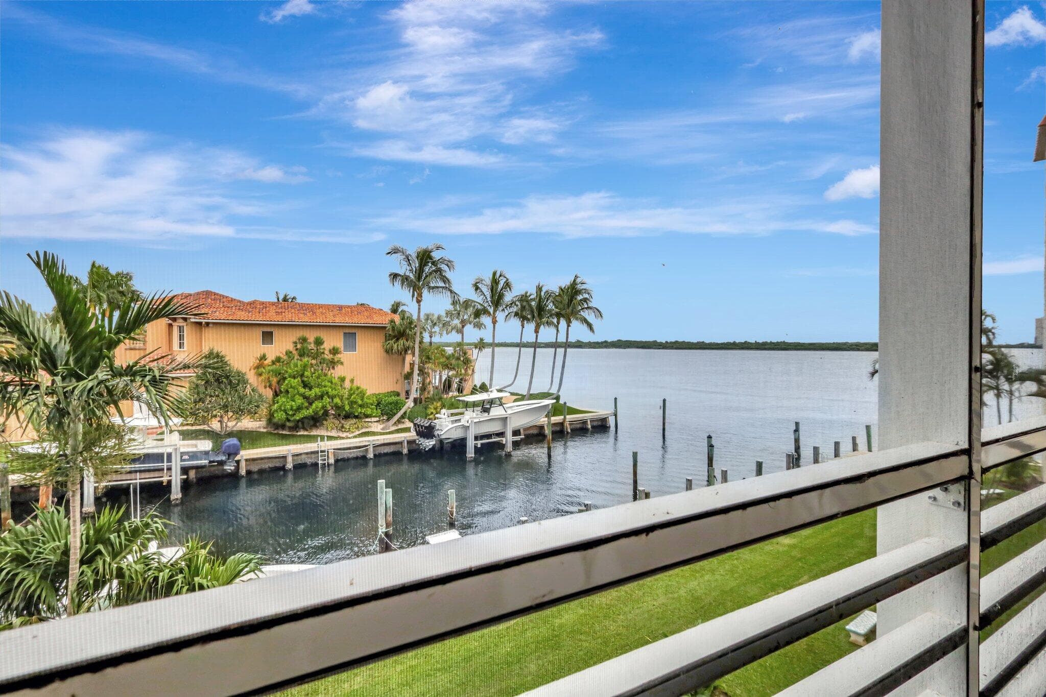 105 Paradise Harbour Boulevard #307