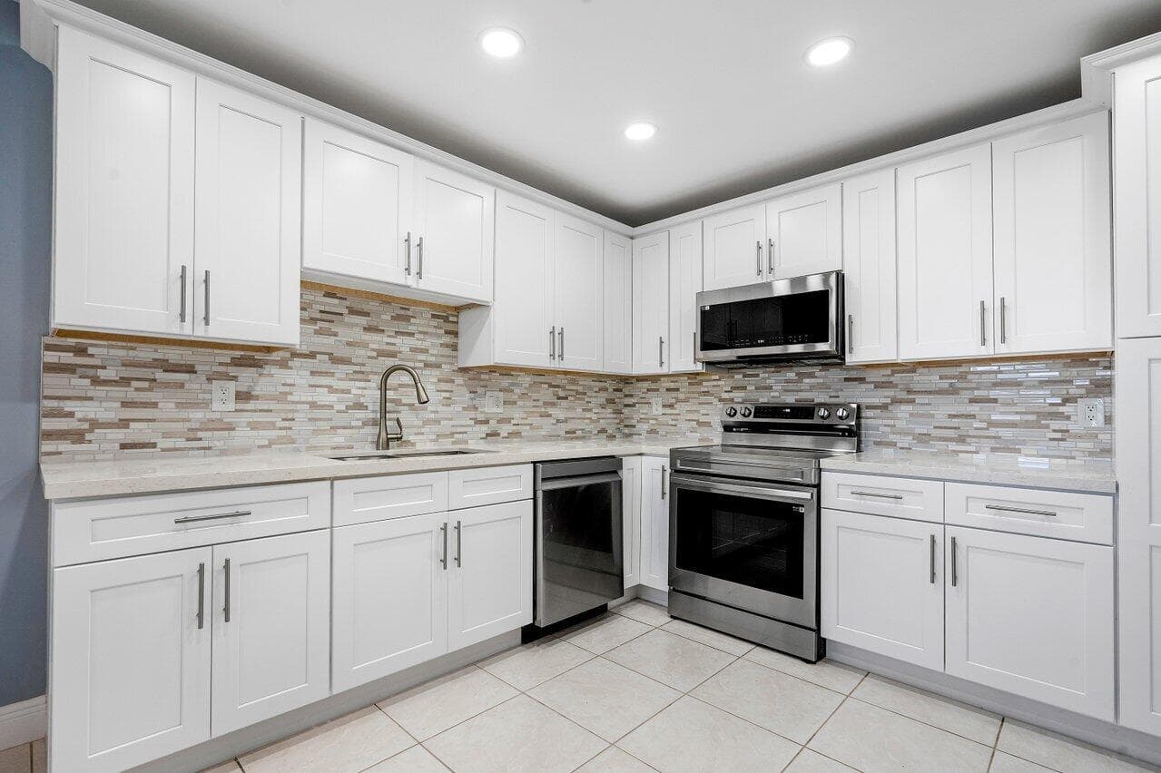 1740 NW 19th Terrace #204