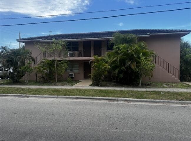 1120 N Sapodilla Avenue #4