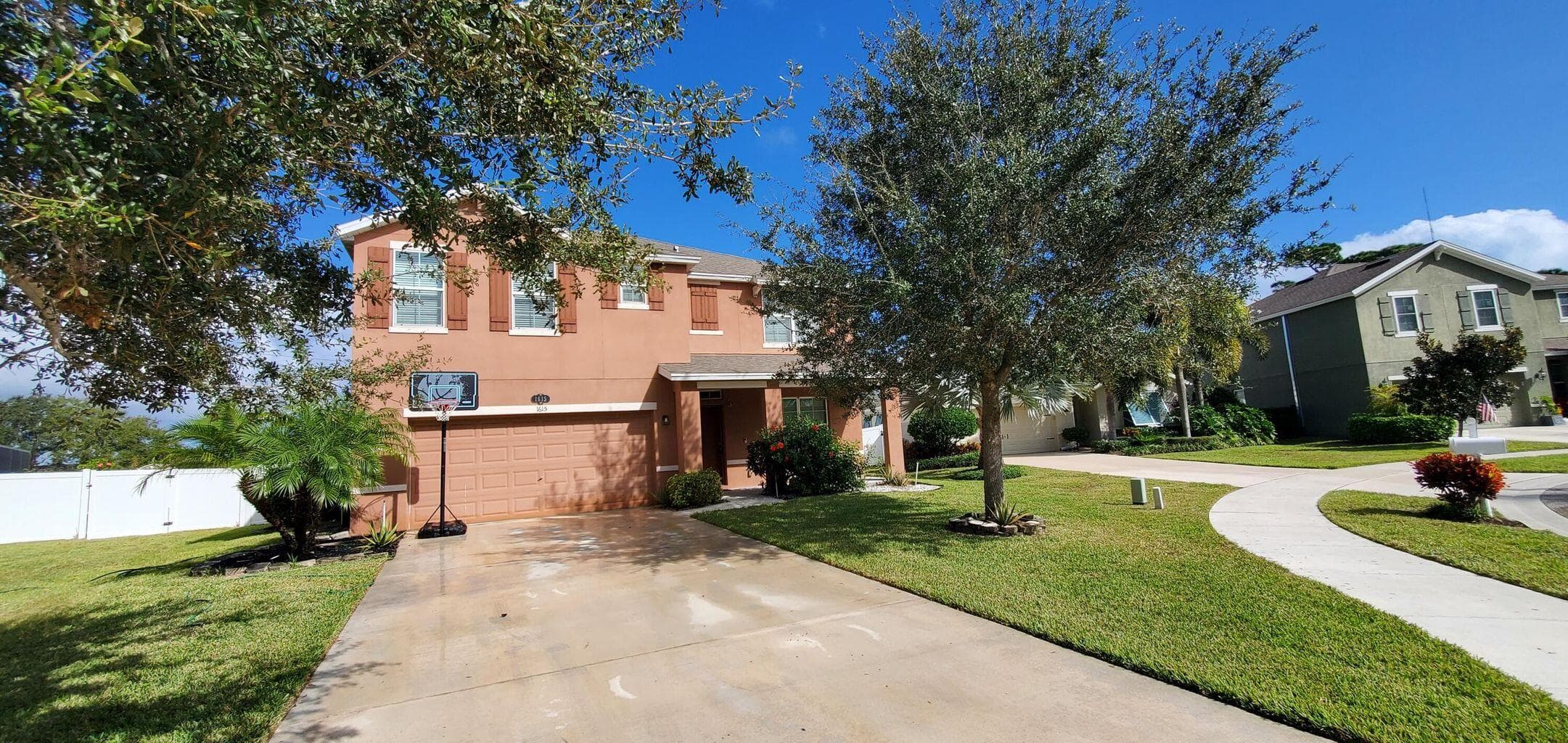 1615 Lexington Square SW
