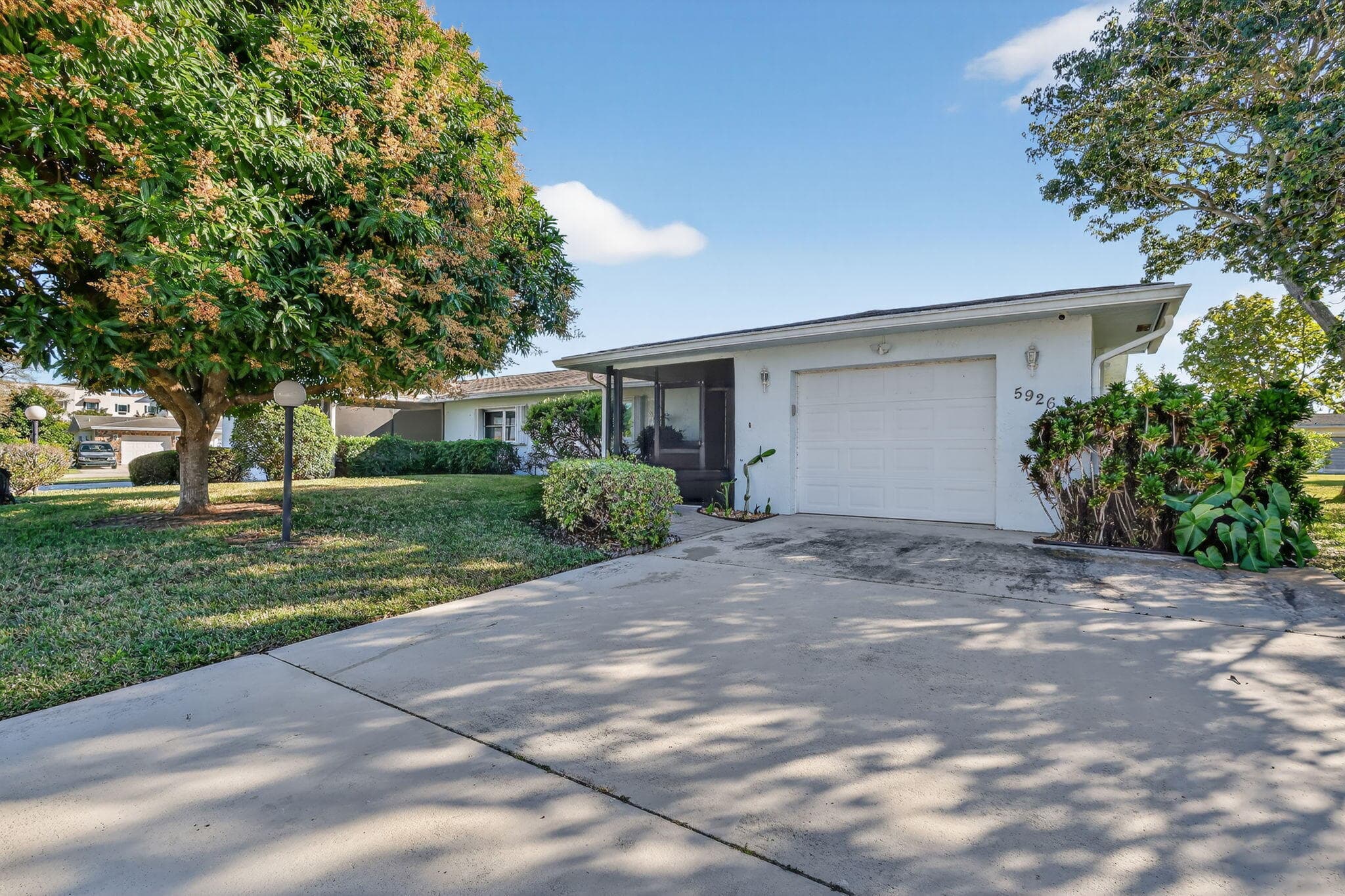 5926 N Los Alamos Lane
