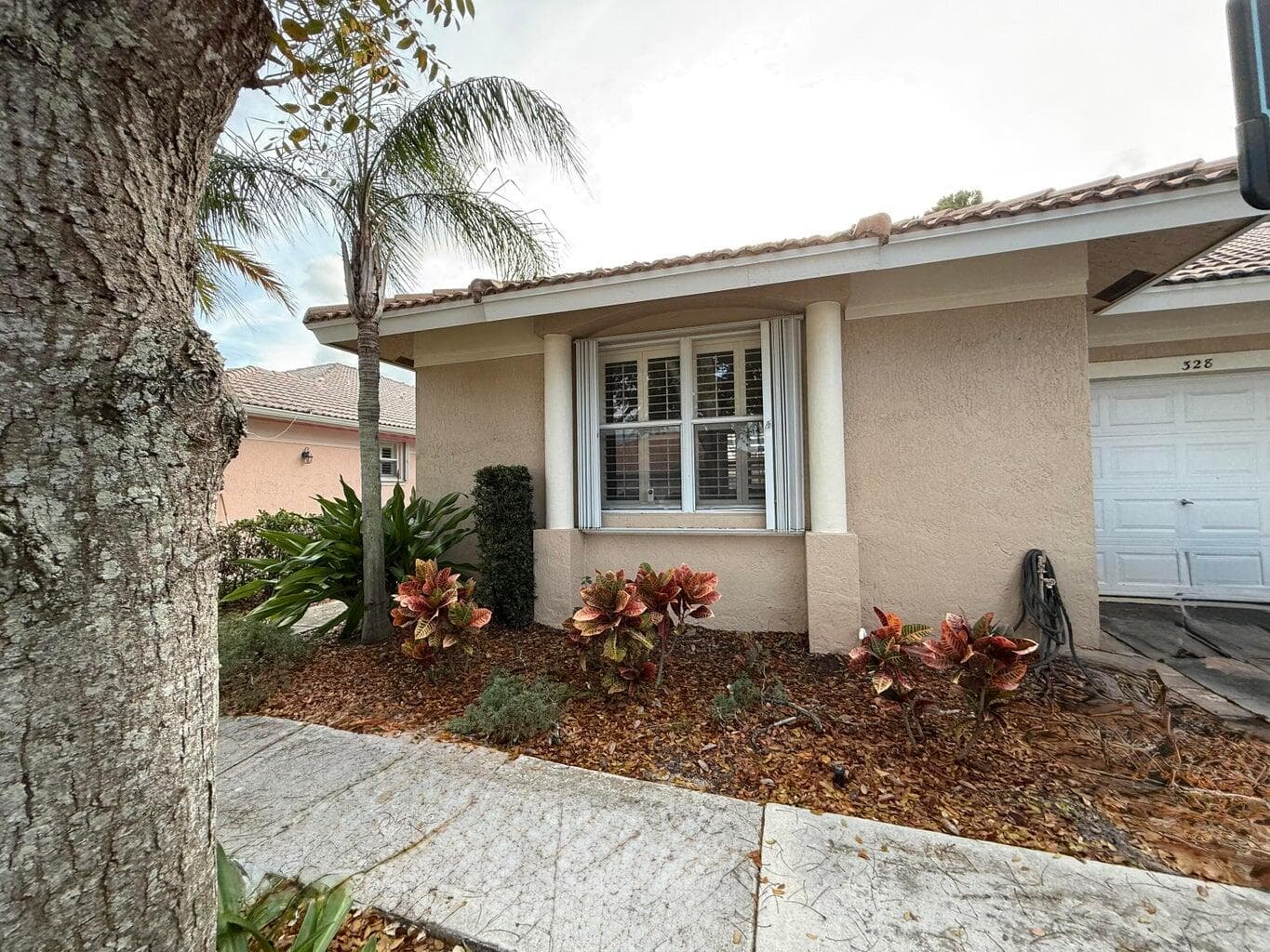 328 W Coral Trace Circle