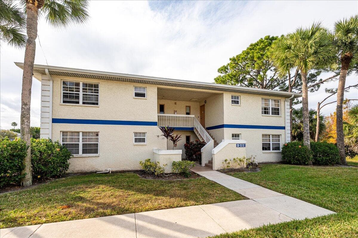 1506 SE Royal Green Circle #204
