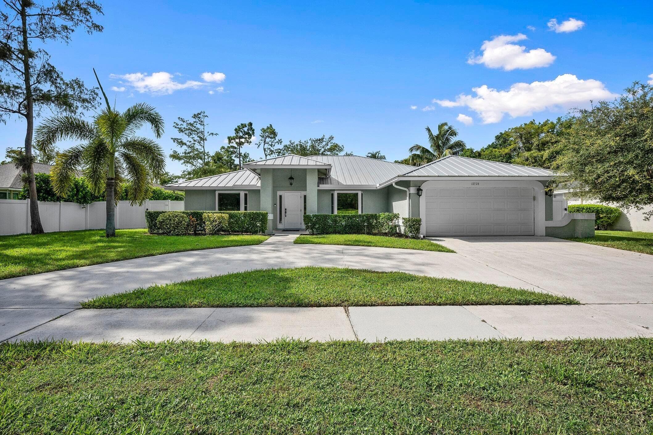 13724 Lilac Place