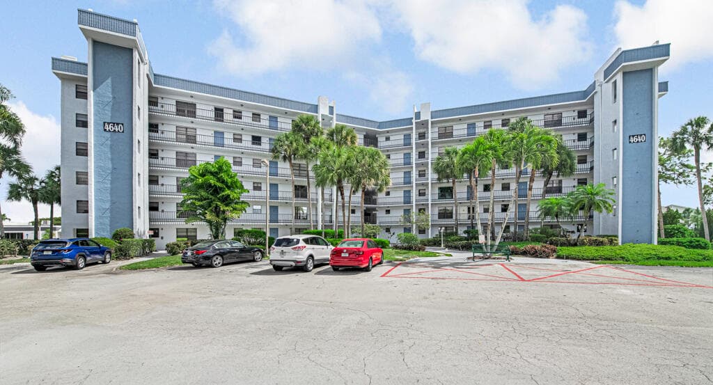 4640 Lucerne Lakes Boulevard #206