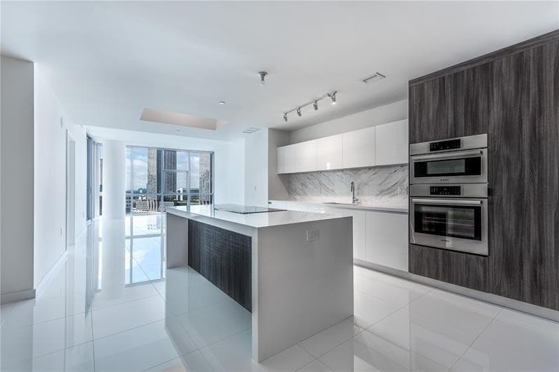 851 NE 1st Avenue #1912