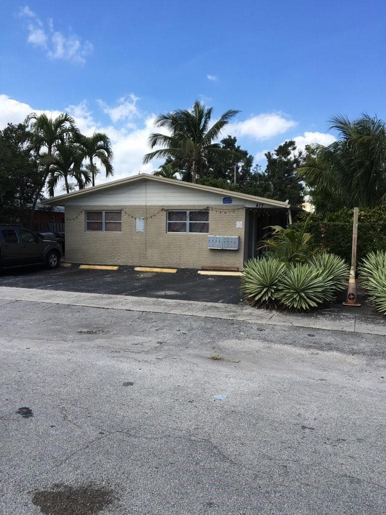 417 SE 12th Court #6