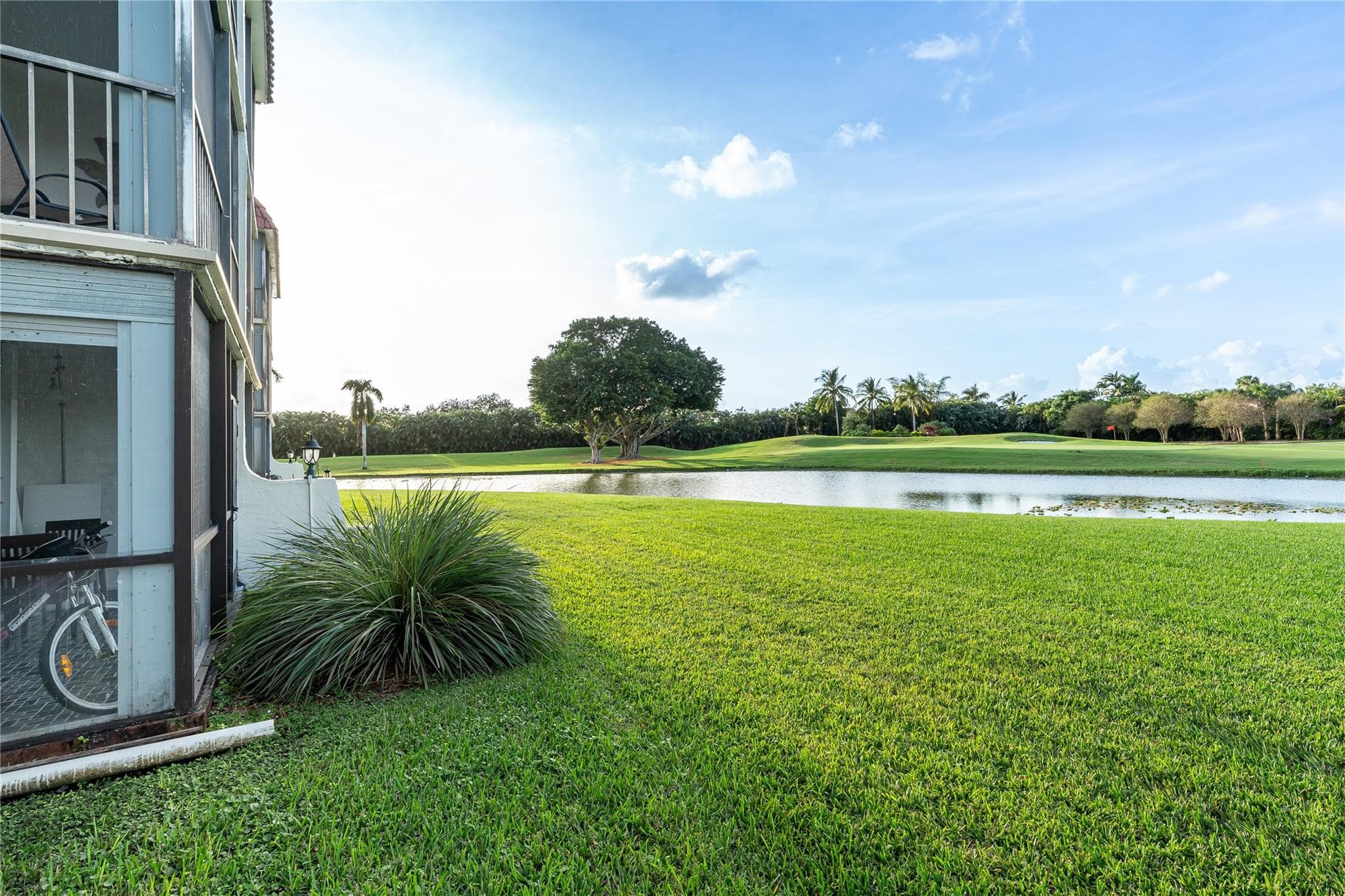 9611 N Hollybrook Lake Drive #107