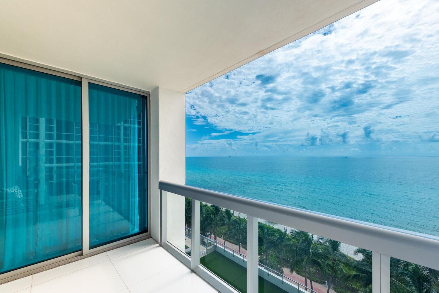 6899 Collins Avenue #908