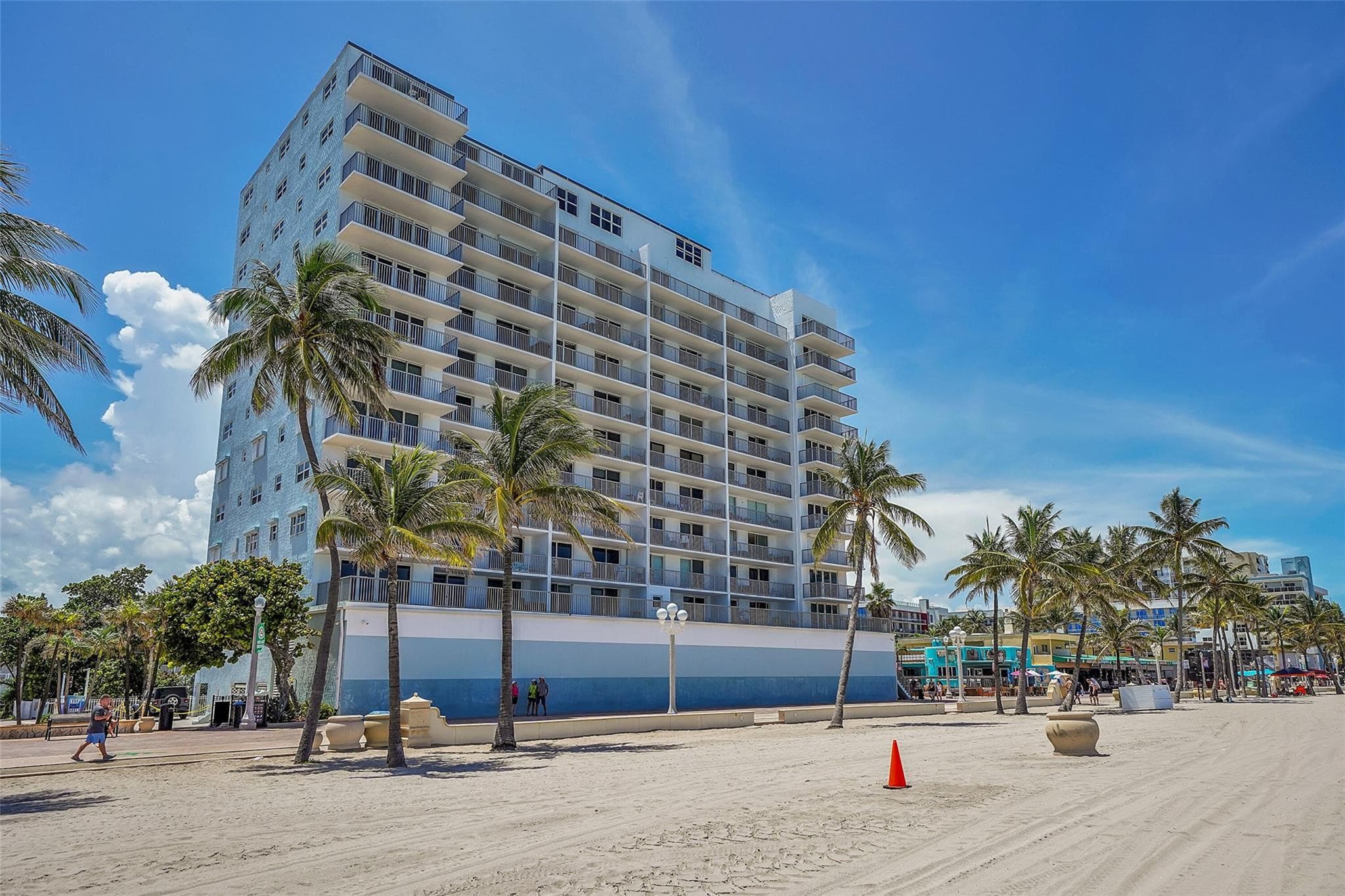 400 N Surf Road #703