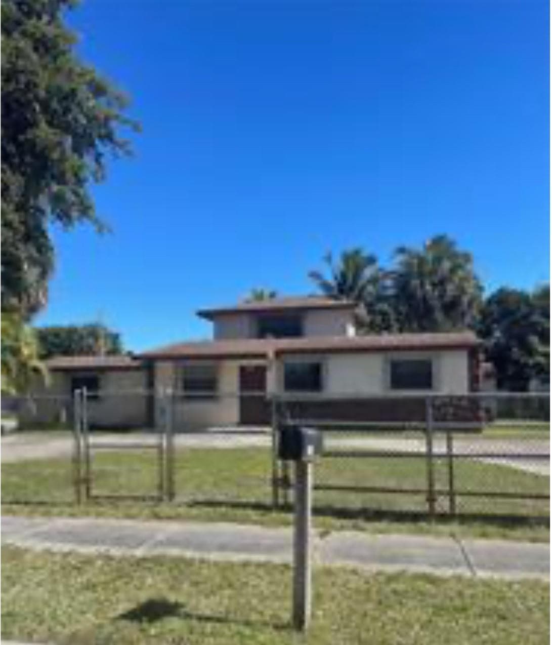 890 NW 33rd Way