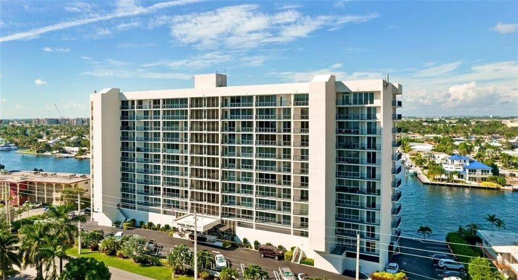 521 N Riverside Drive #602
