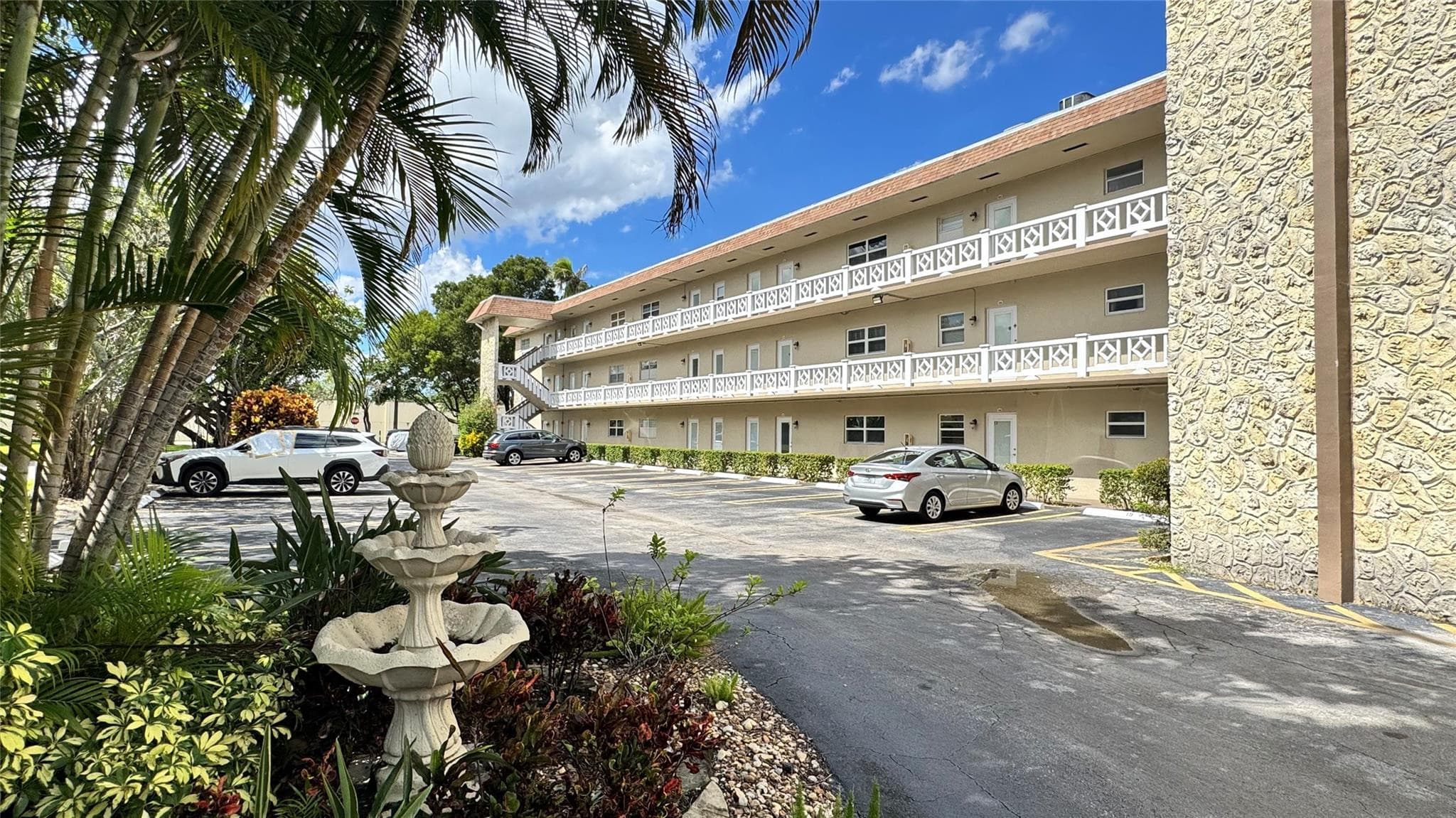 5103 NW 35th Street #606
