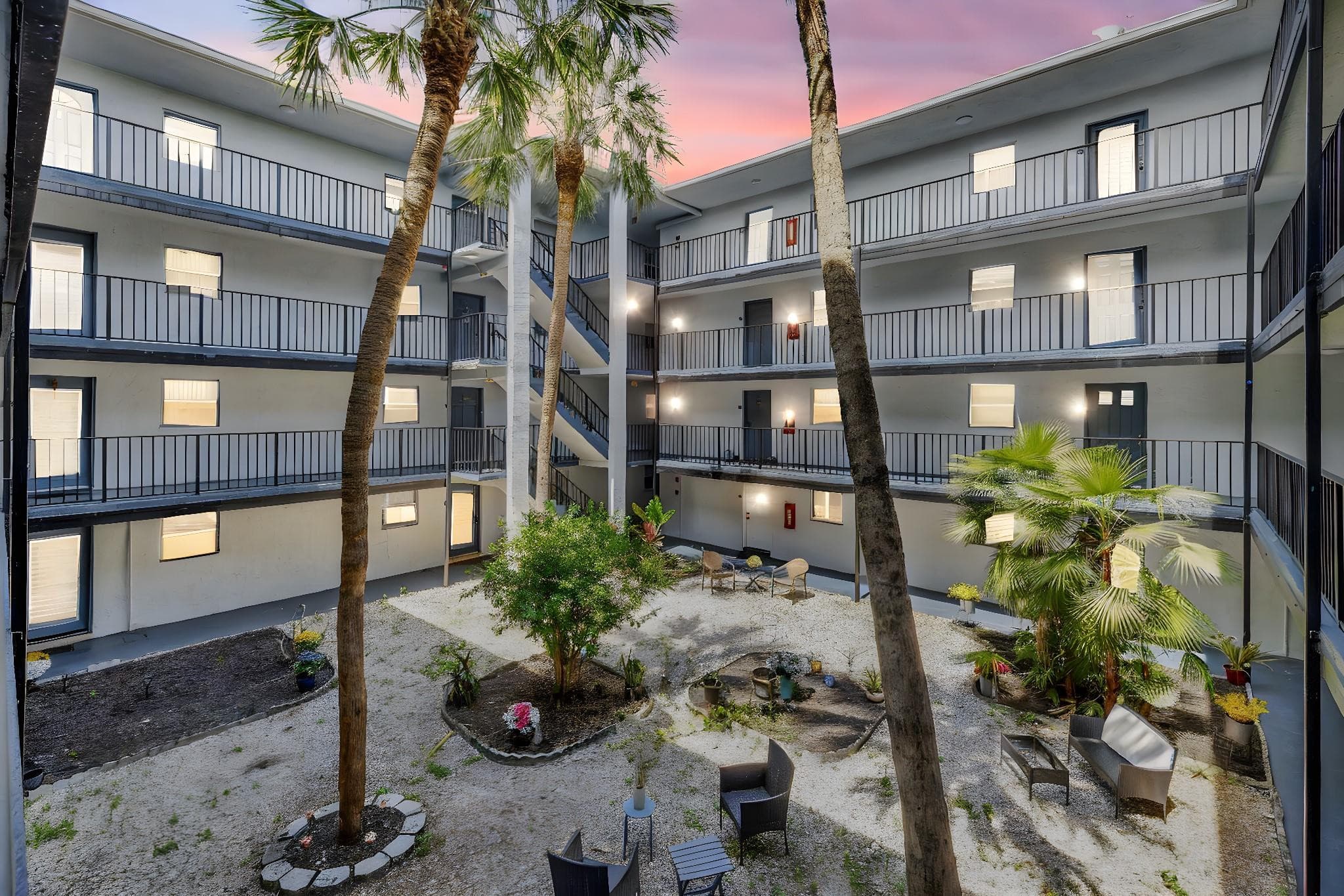 2800 Somerset Drive #218j