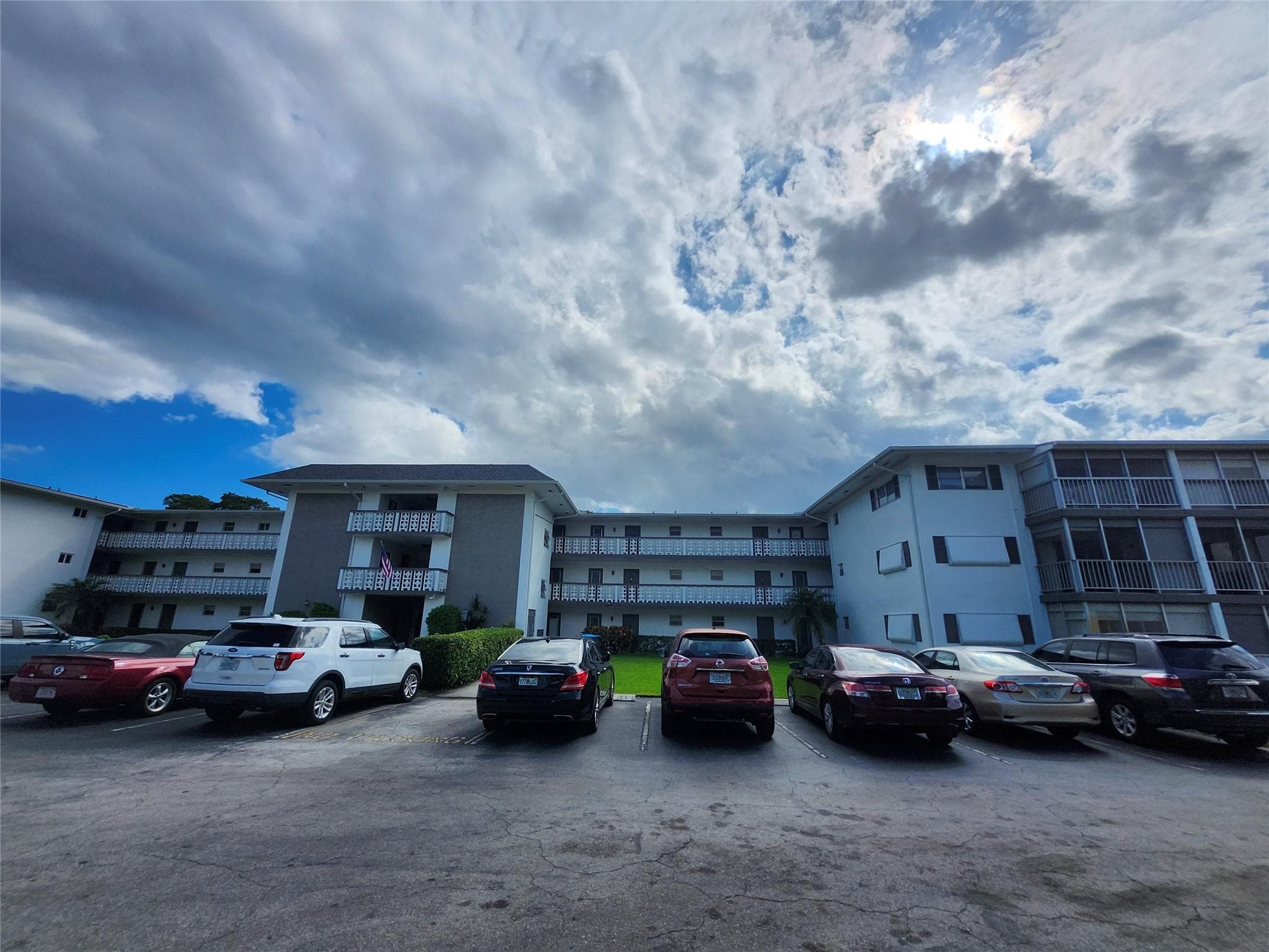 1201 Hillcrest Court #105