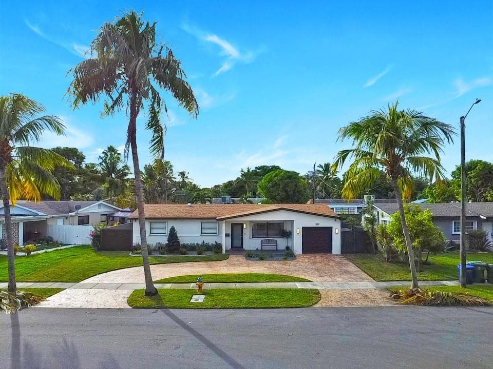 300 SW 65th Way
