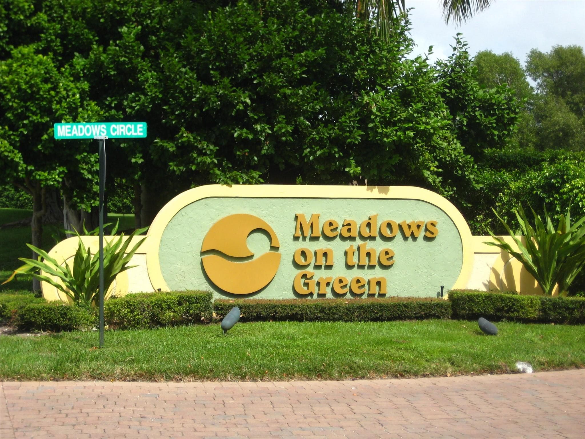 1529 Meadows Circle