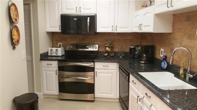 625 Oaks Drive #704