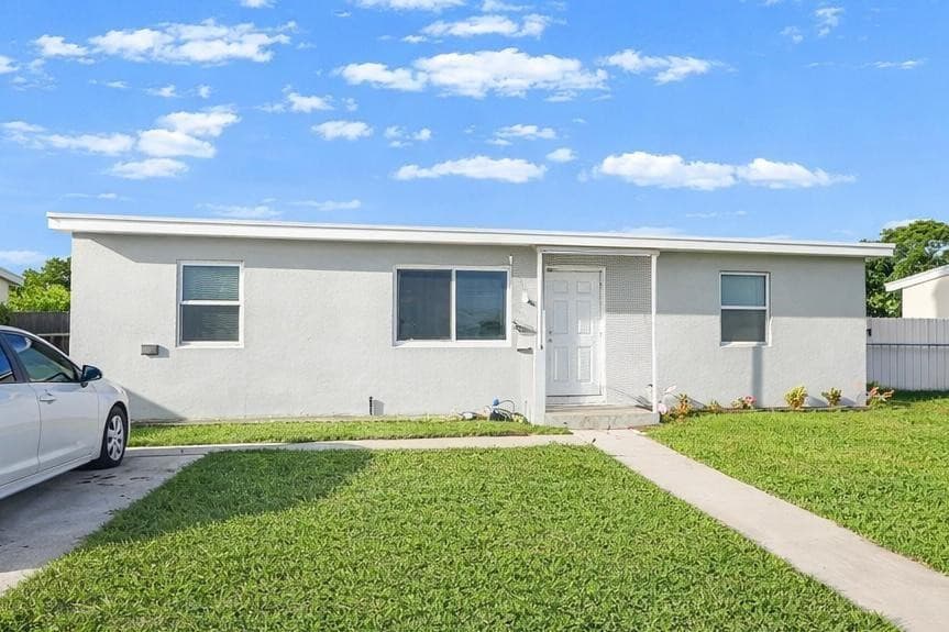 1225 NW 10th Place