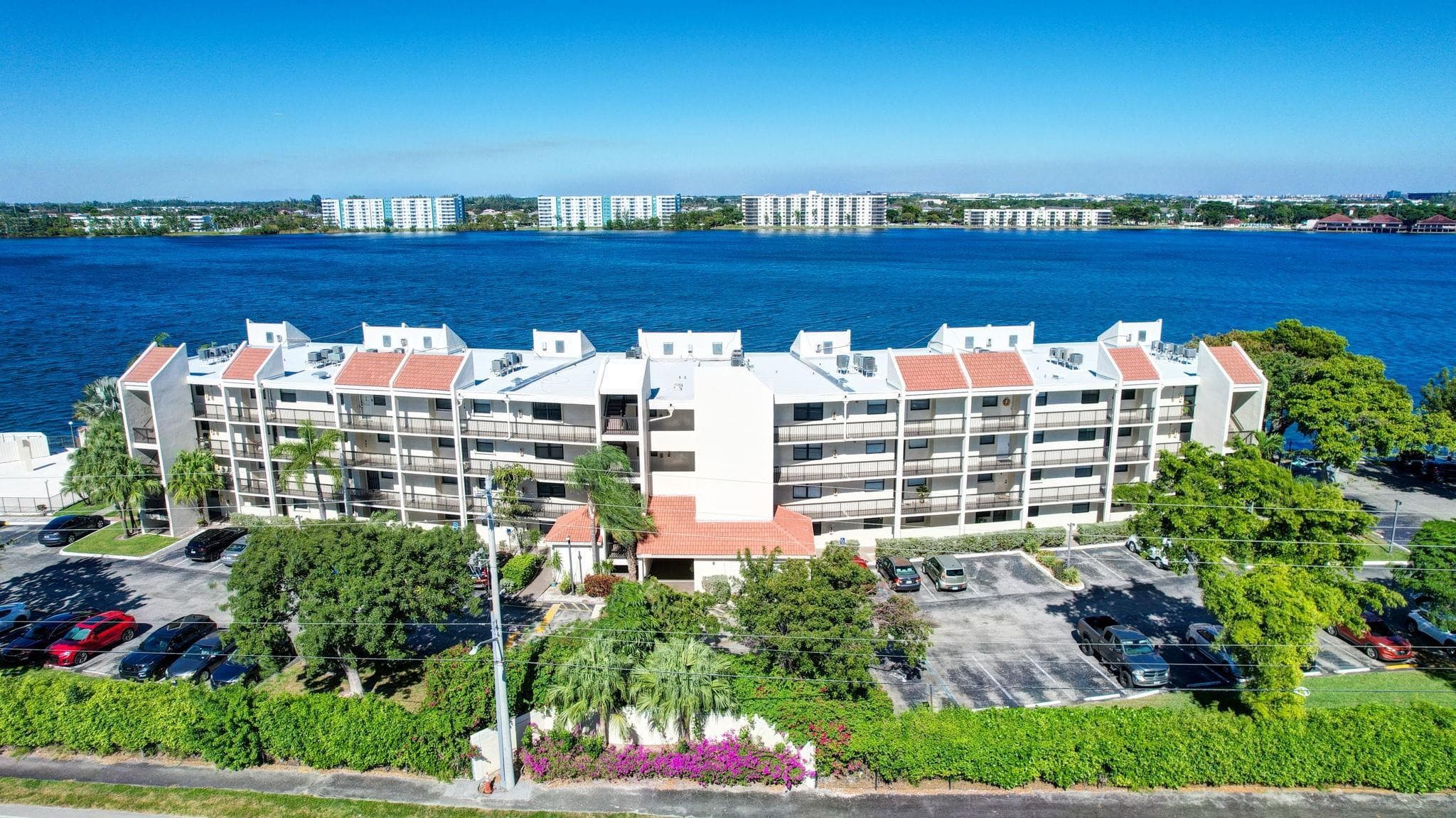 115 Lake Emerald Drive #403