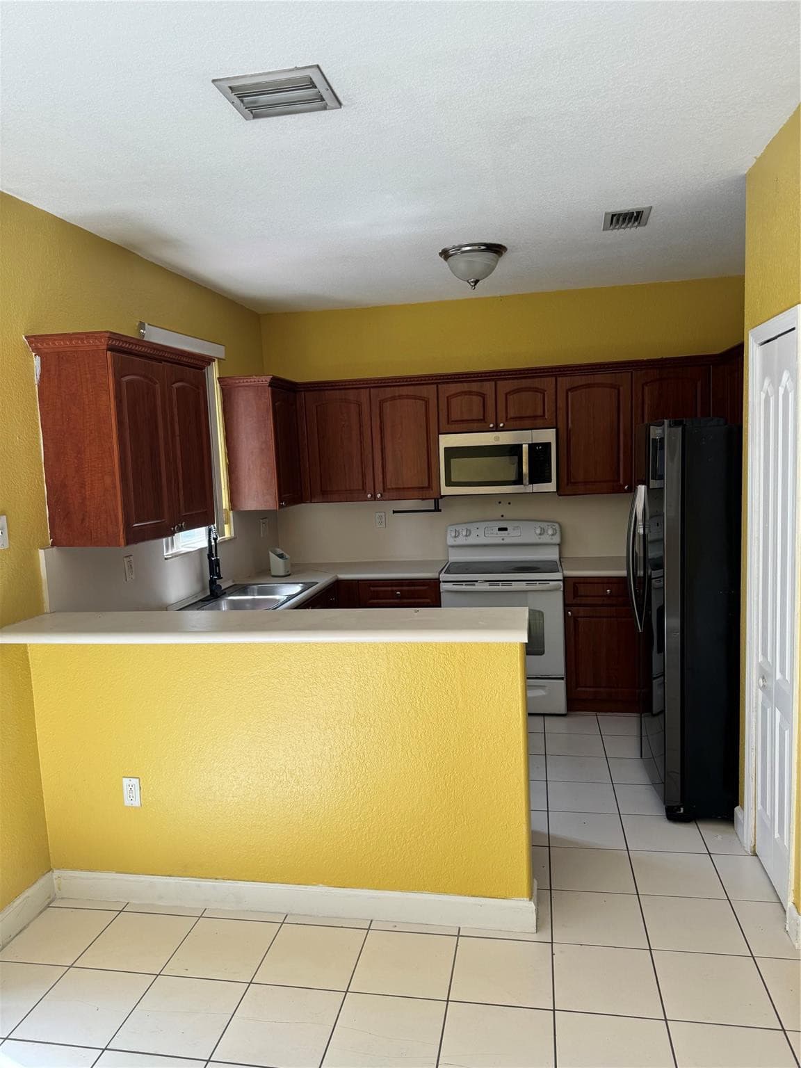 7357 NW 174 #102