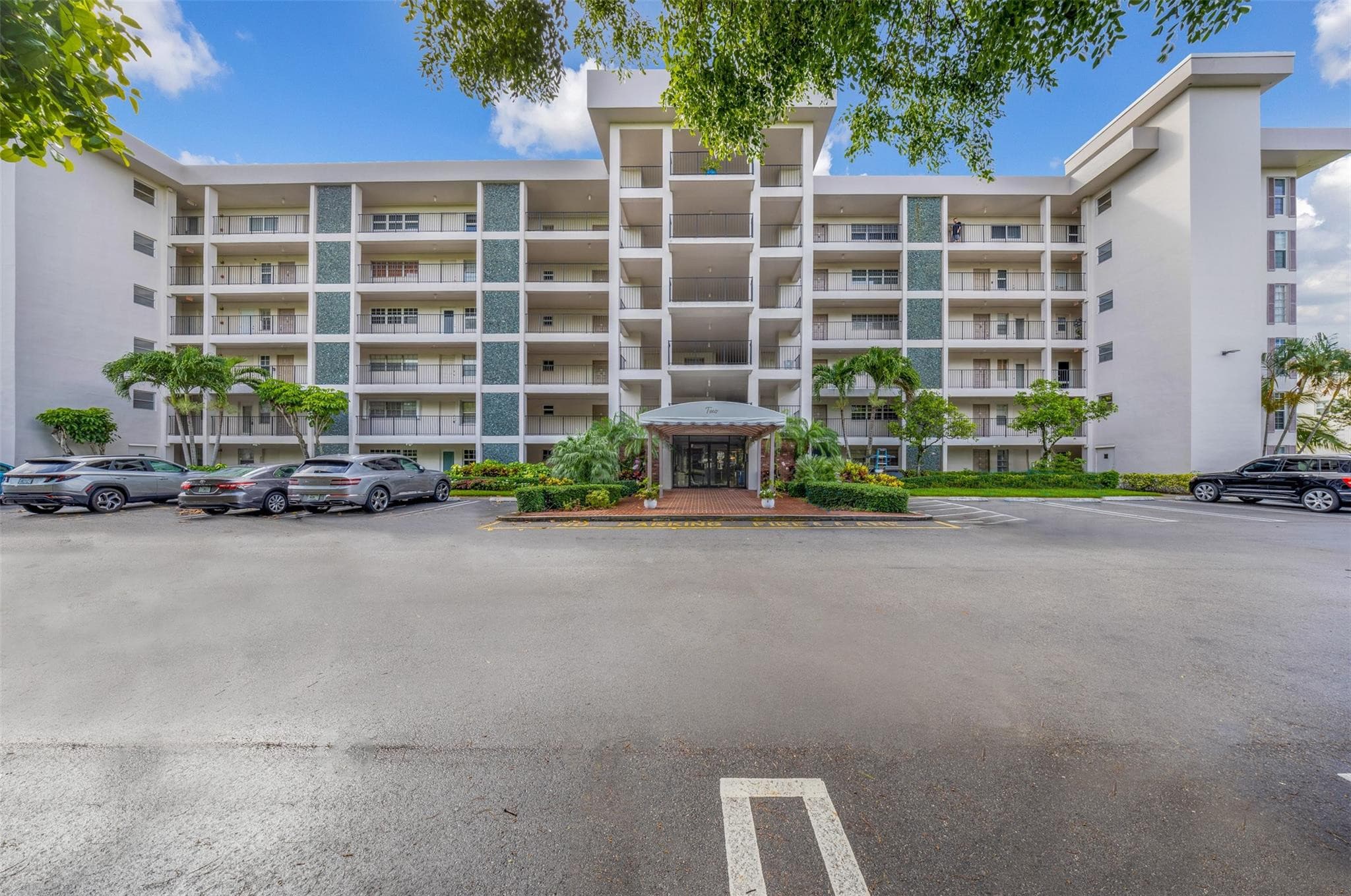 2850 N Palm Aire Drive #104