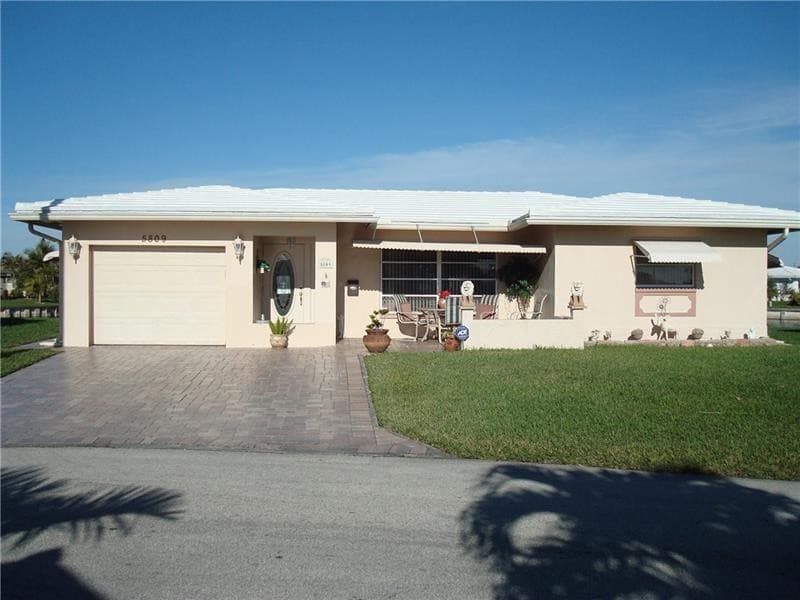 5809 NW 85th Avenue