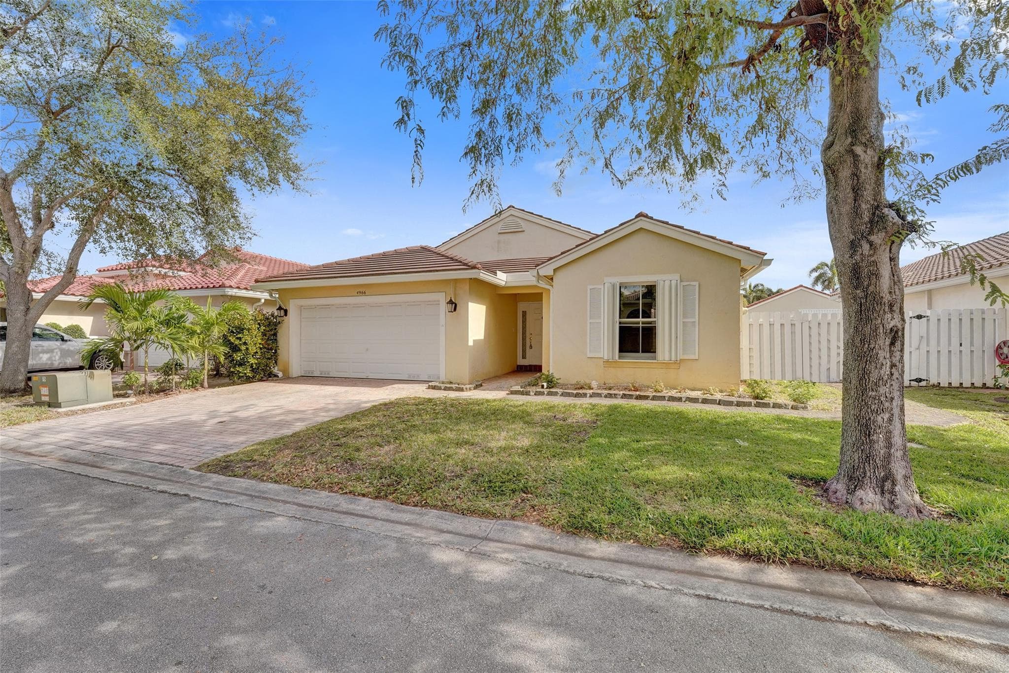 4966 SW 33rd Terrace