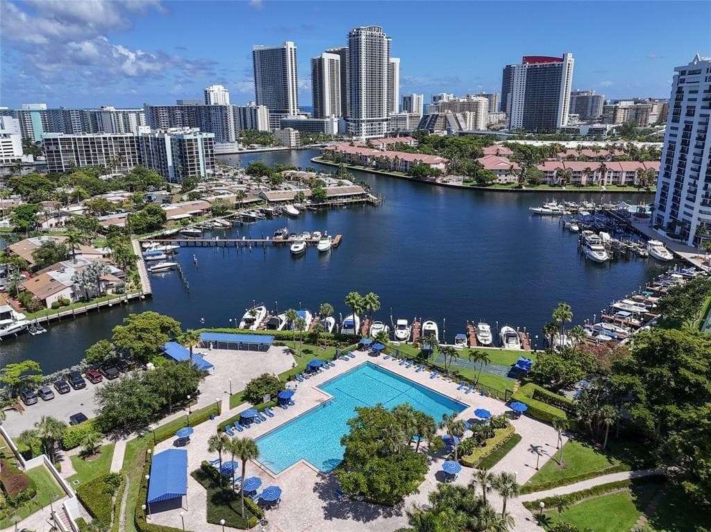 2500 Parkview Drive #403