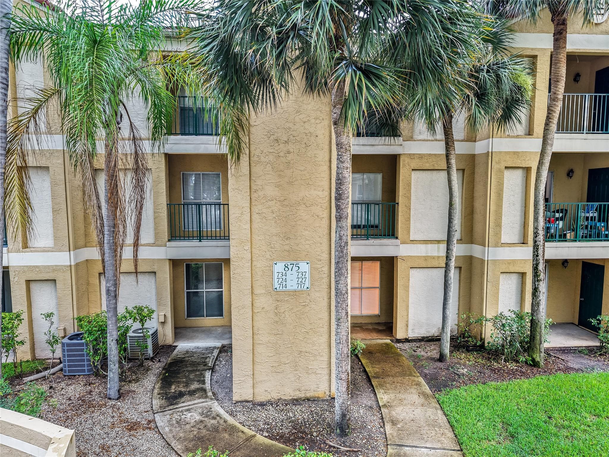 875 Riverside Drive #717