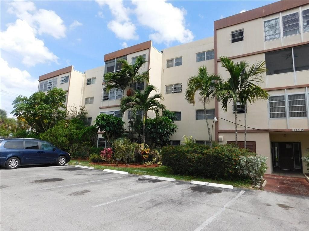 4047 NW 16TH Street #406