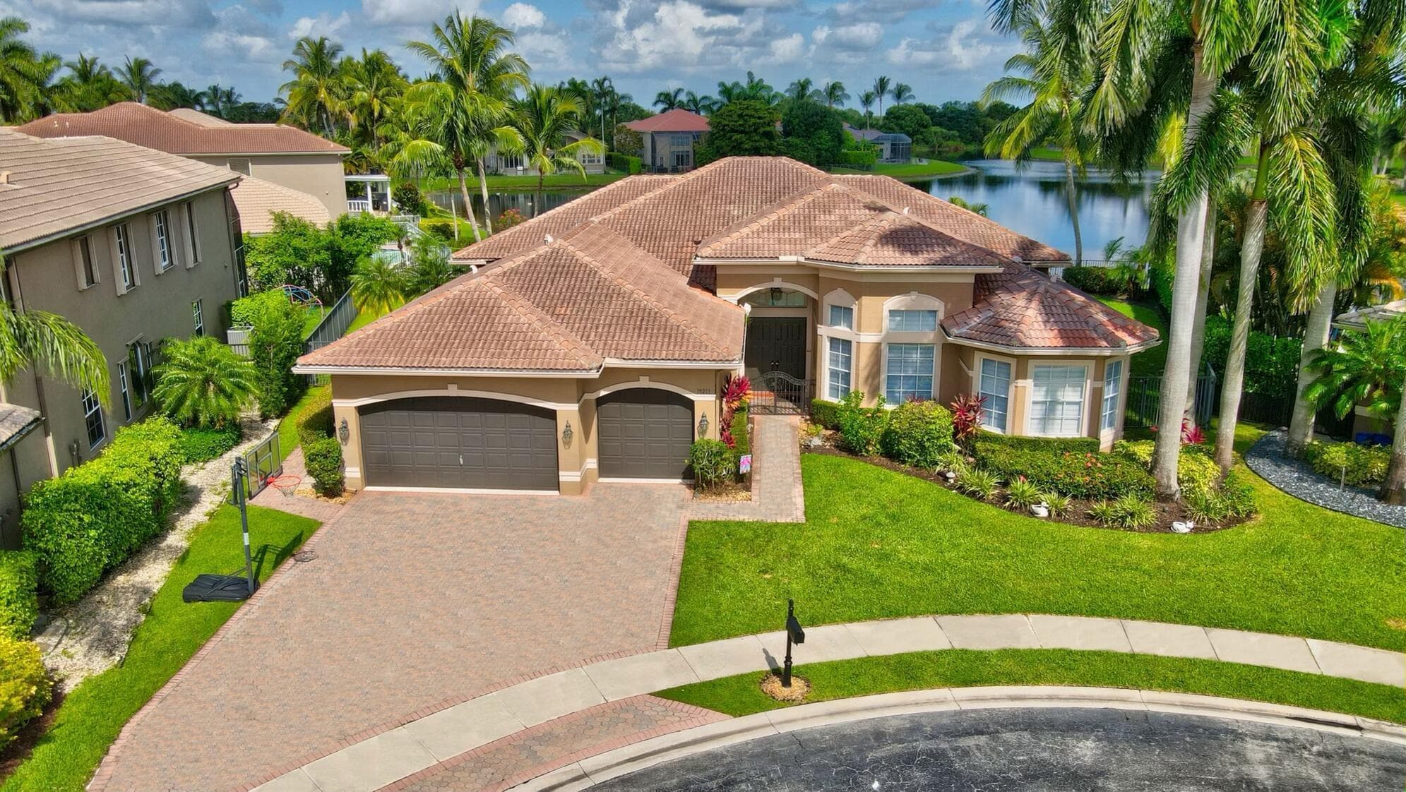 19211 N Creekshore Court
