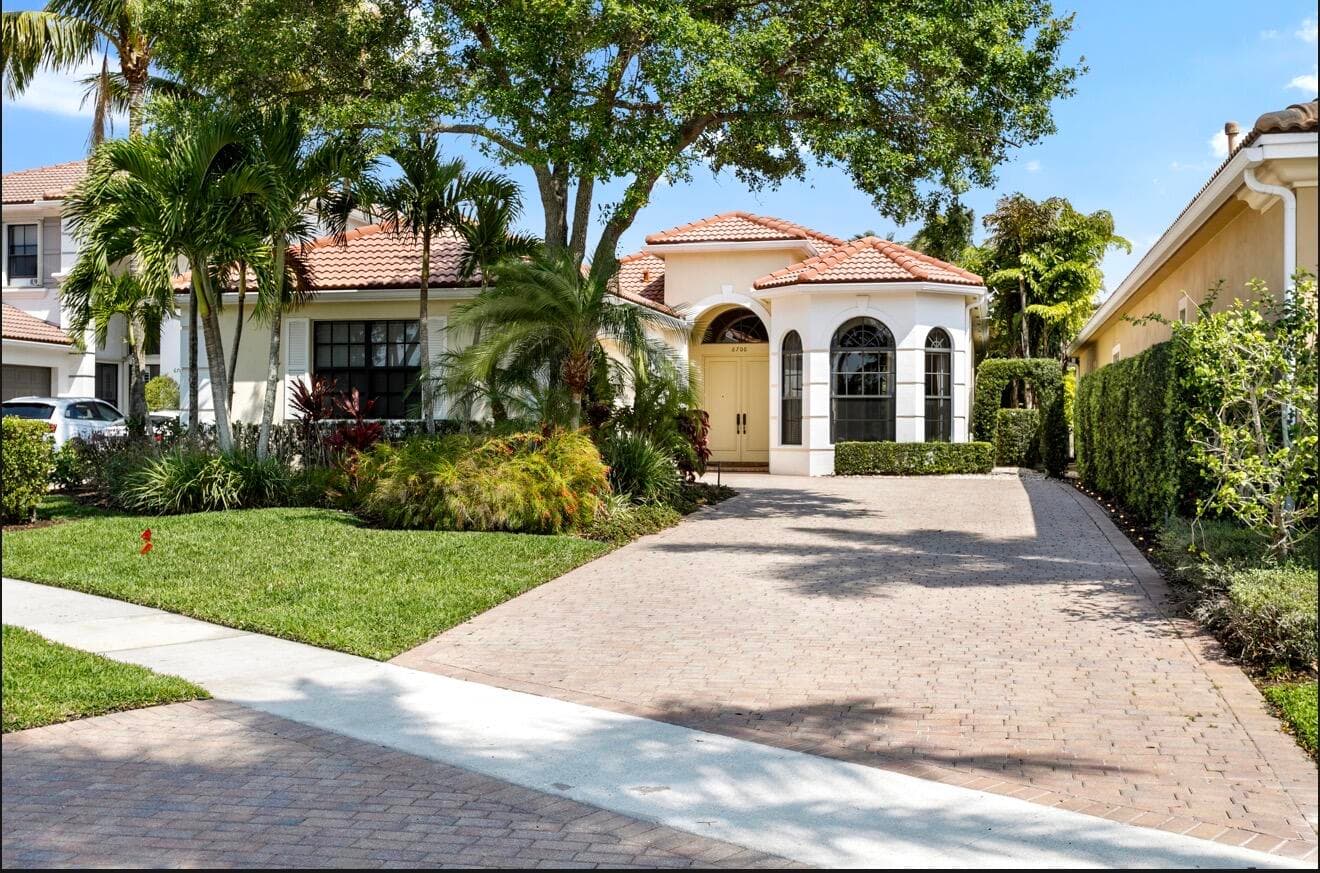 6700 Fox Hollow Drive