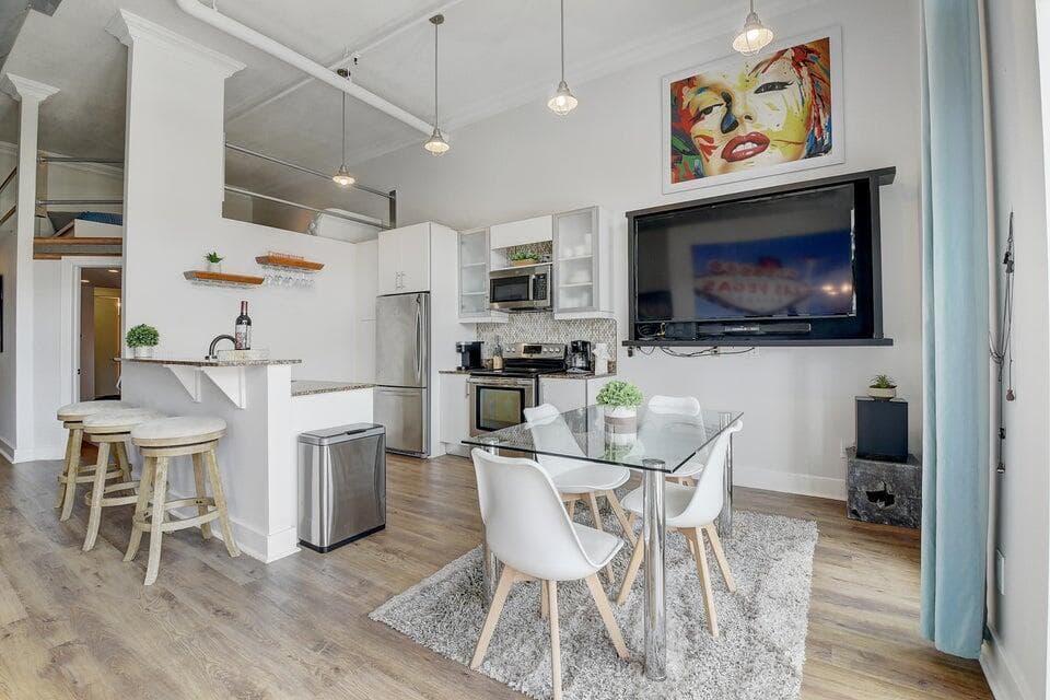 185 NE 4th Avenue #210