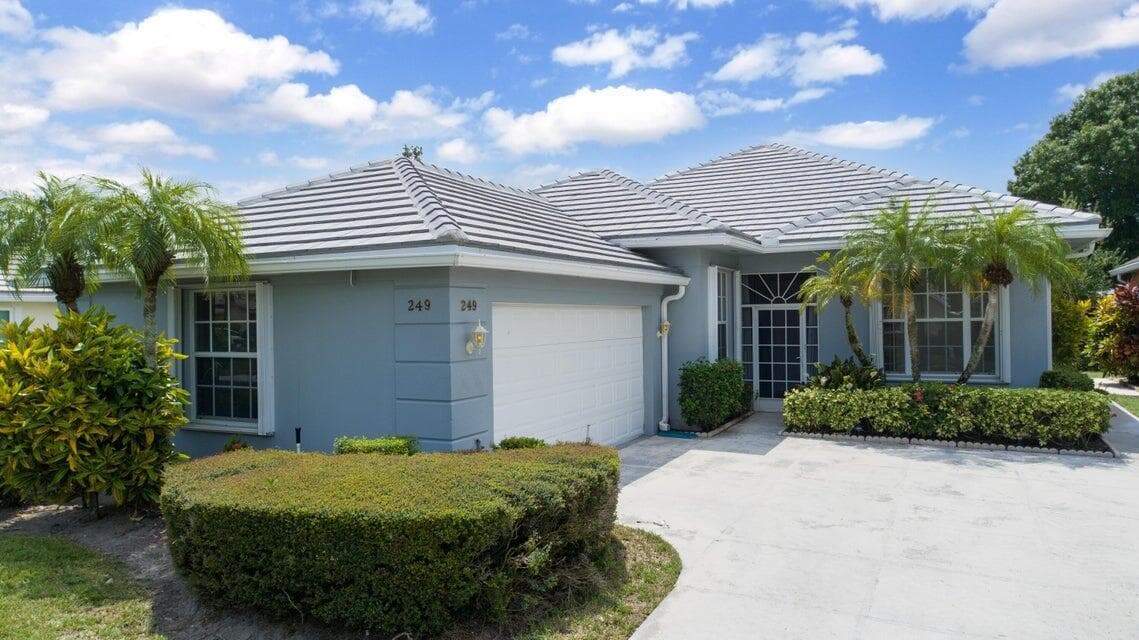 249 NW Bentley Circle