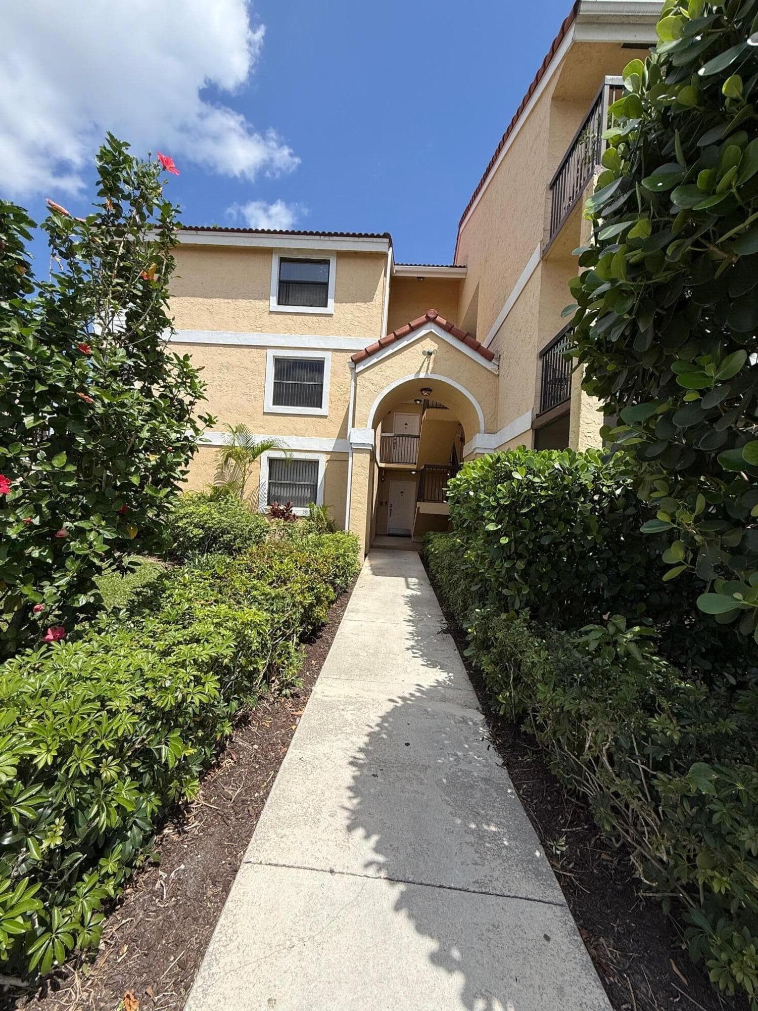 5721 Riverside Drive #301b5