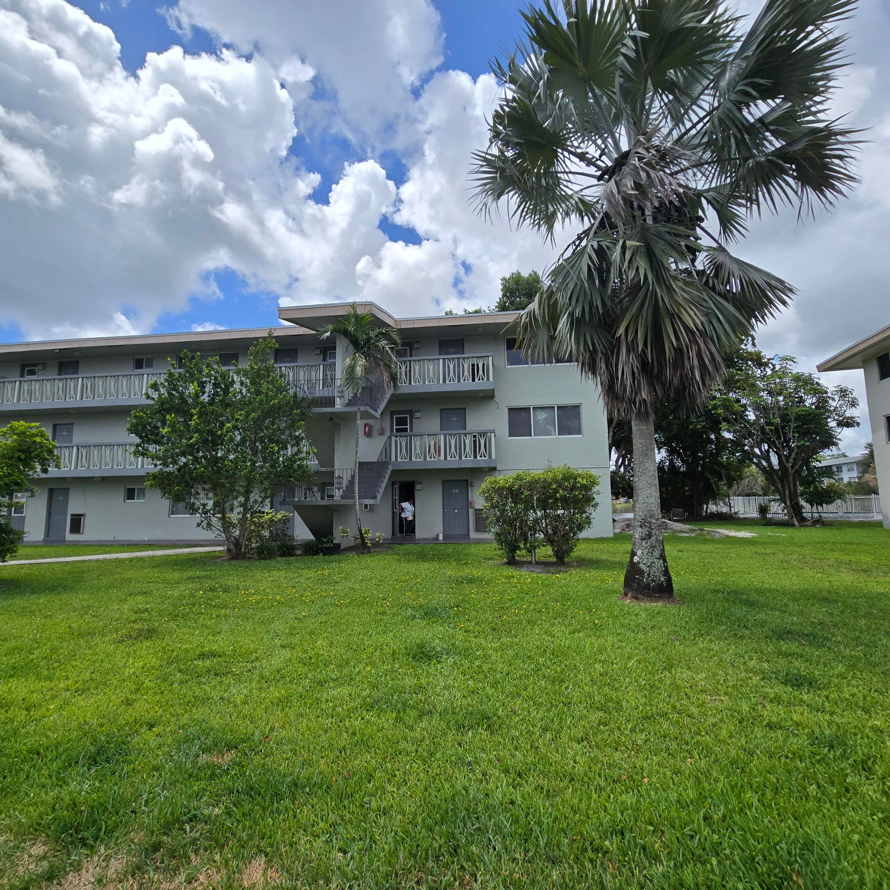 5420 NW 11th Street #202