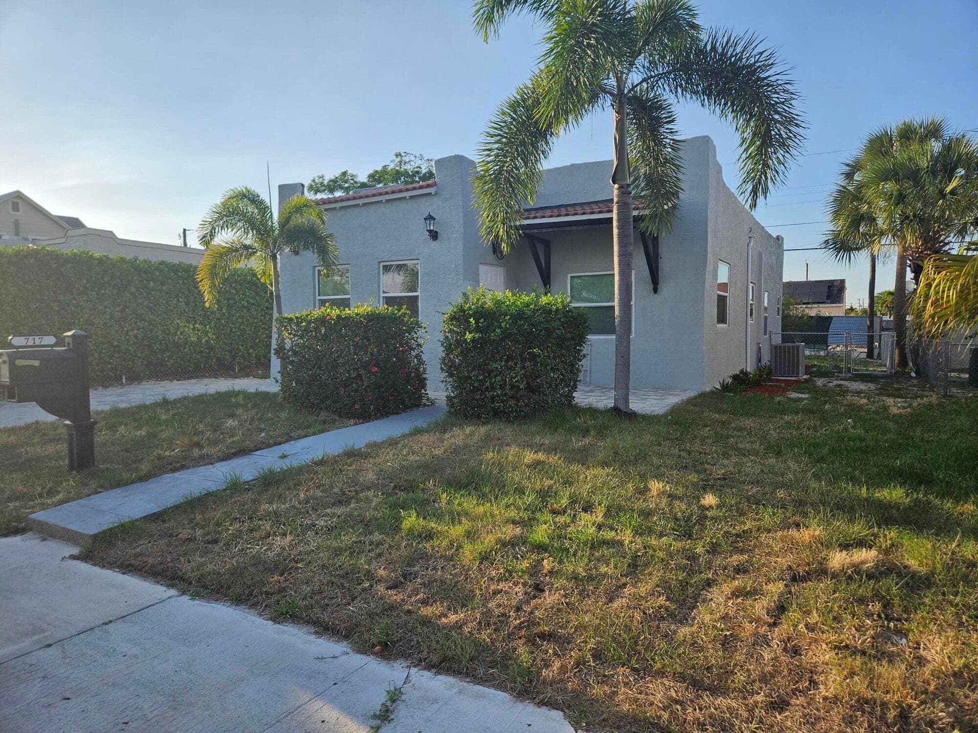 717 Selkirk Street