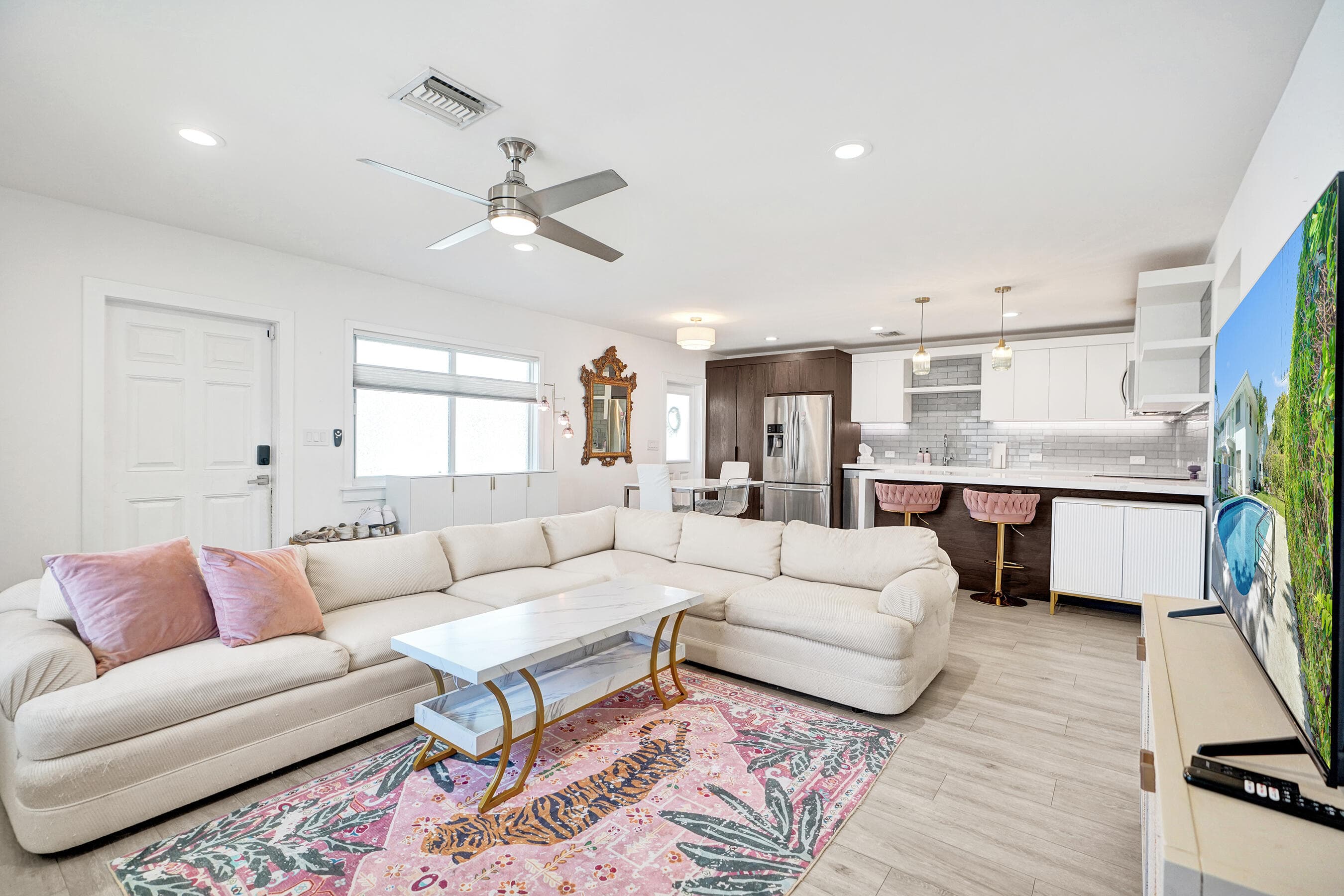 2050 NE 39th Street #101