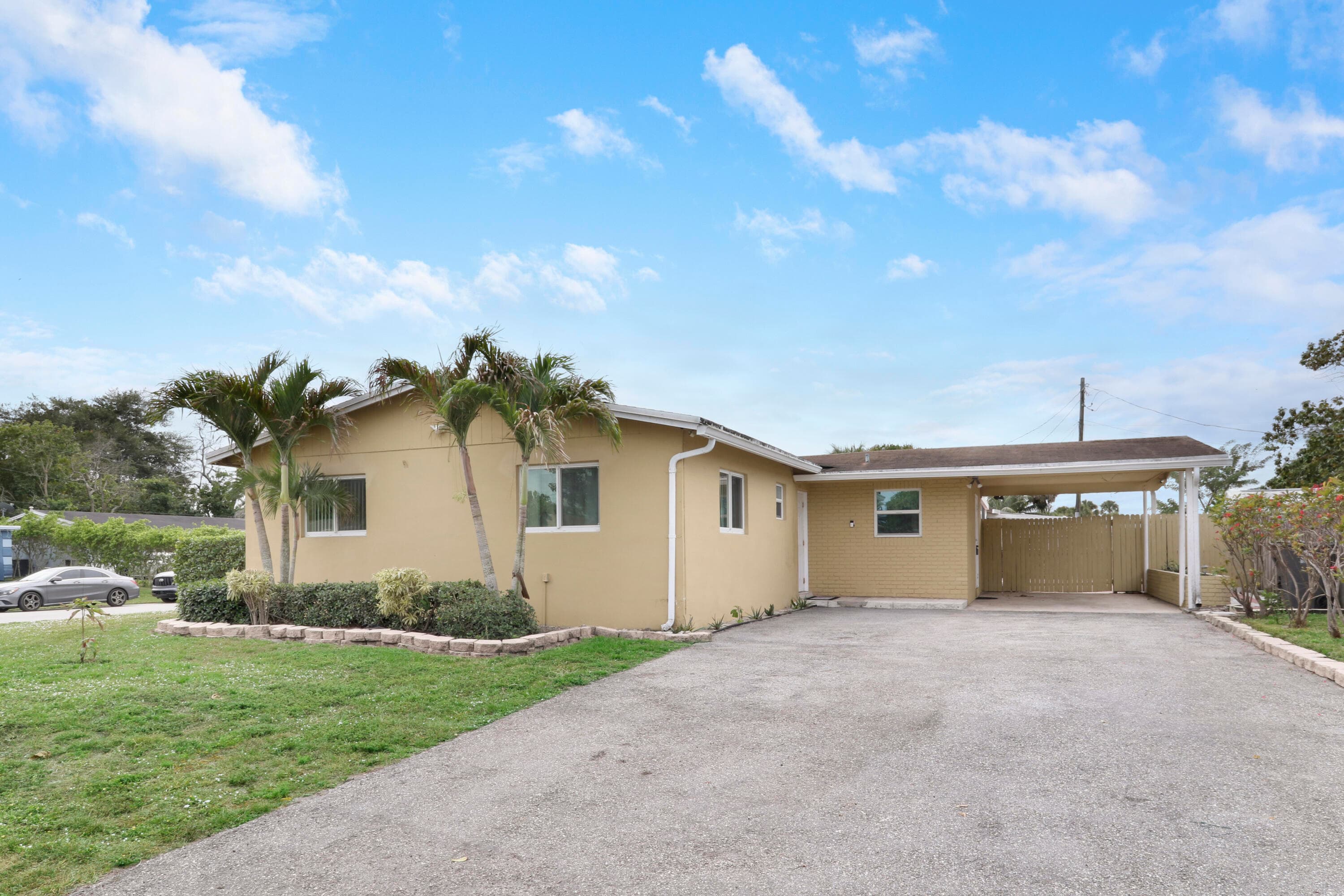 827 Caroline Avenue
